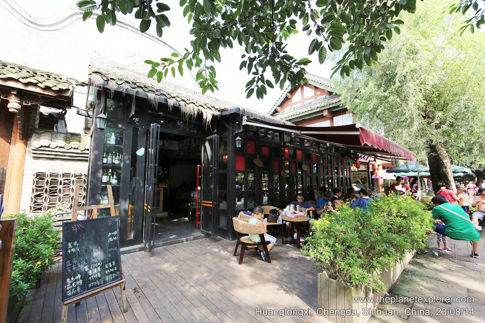 2014-08-23_1601_china_sichuan_chengdu_huanglongxi_tea-house_lr_nw
