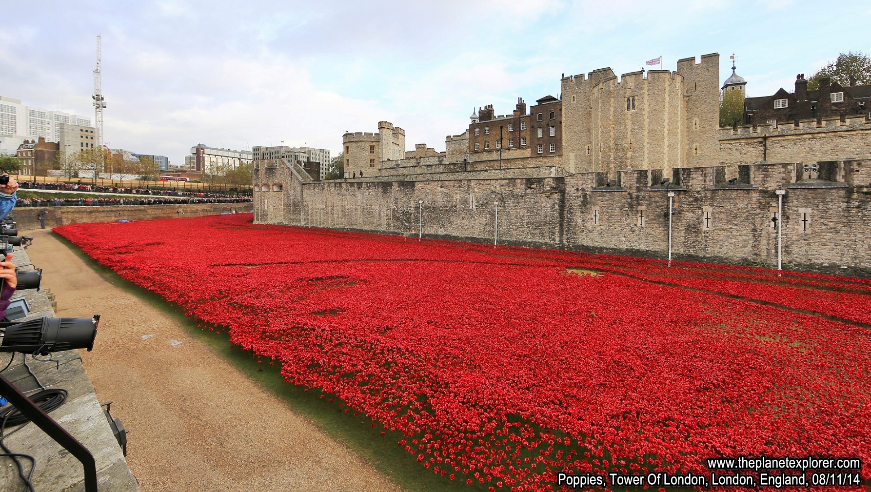 2014-11-08_1340_England_London_Tower Of London_Poppies_Q03A9840_Canon 5DMk 3_LR_@@www
