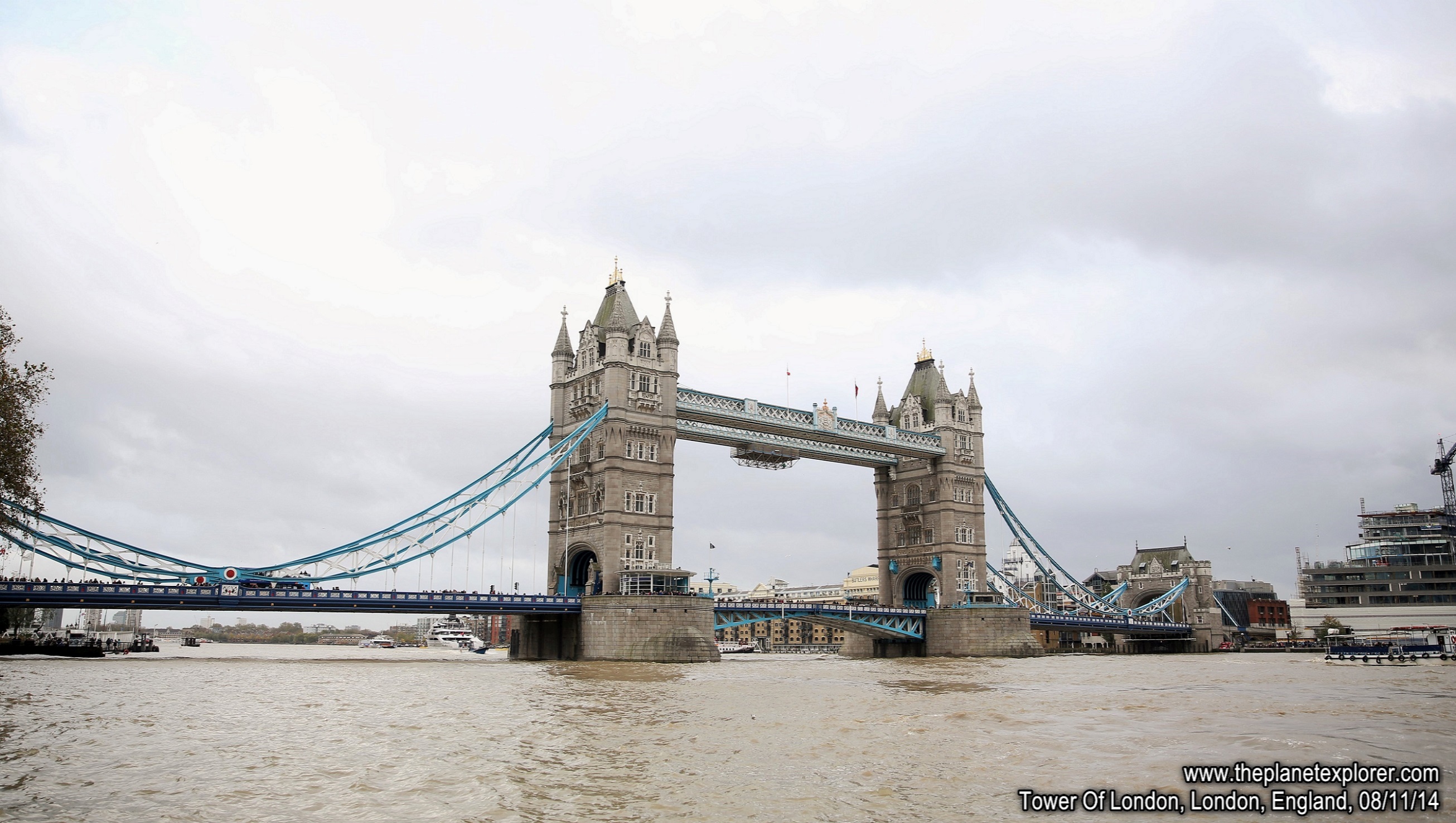 2014-11-08_1413_England_London_Tower Bridge_Q03A9928_Canon 5DMk 3_LR_@@www