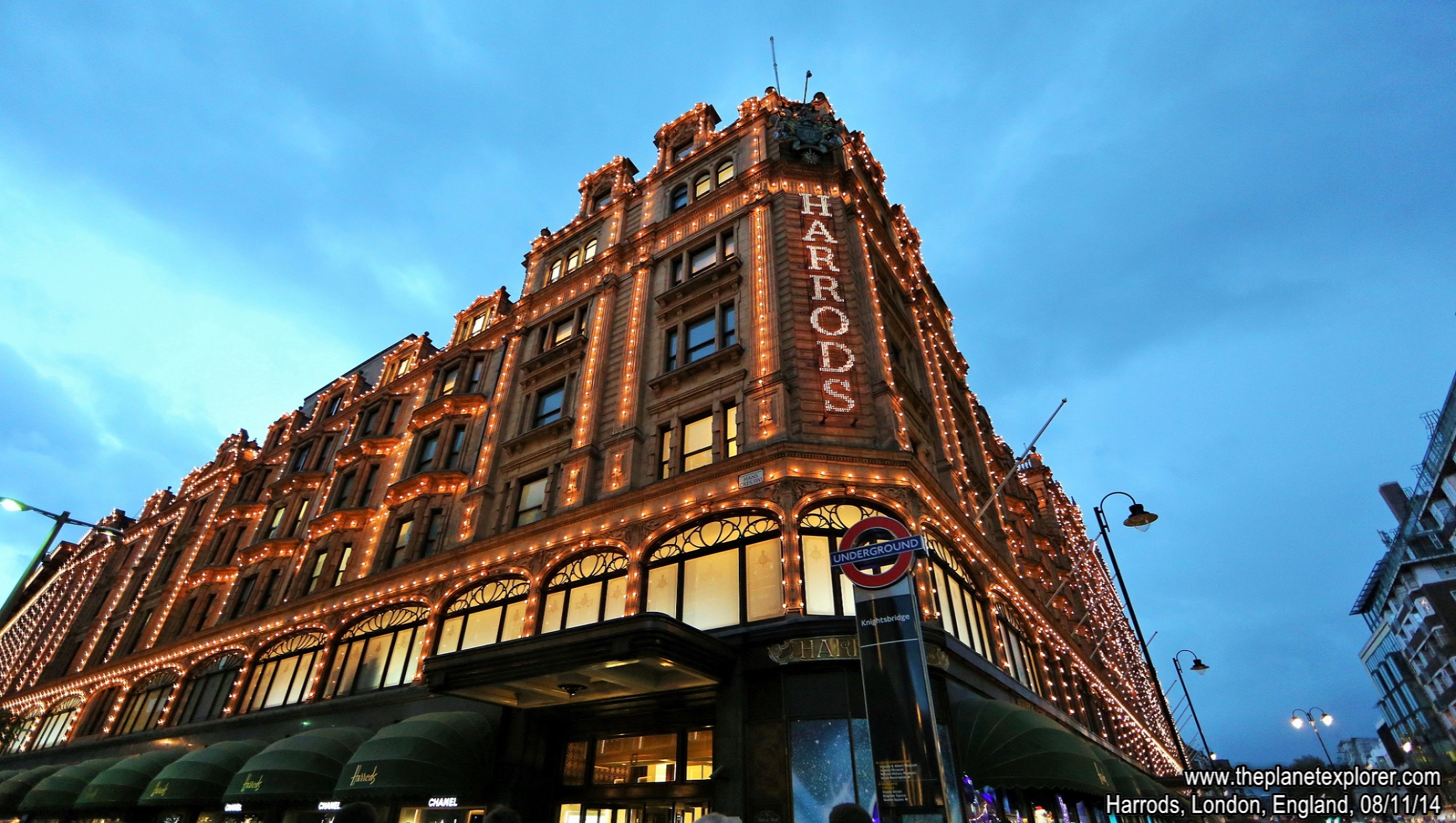 2014-11-08_1625_England_London_Harrods_Q03A0011_Canon 5DMk 3_LR_@@www