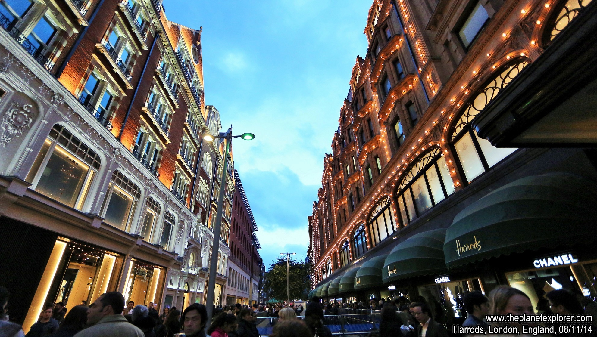 2014-11-08_1626_England_London_Harrods_Q03A0012_Canon 5DMk 3_LR_@@www
