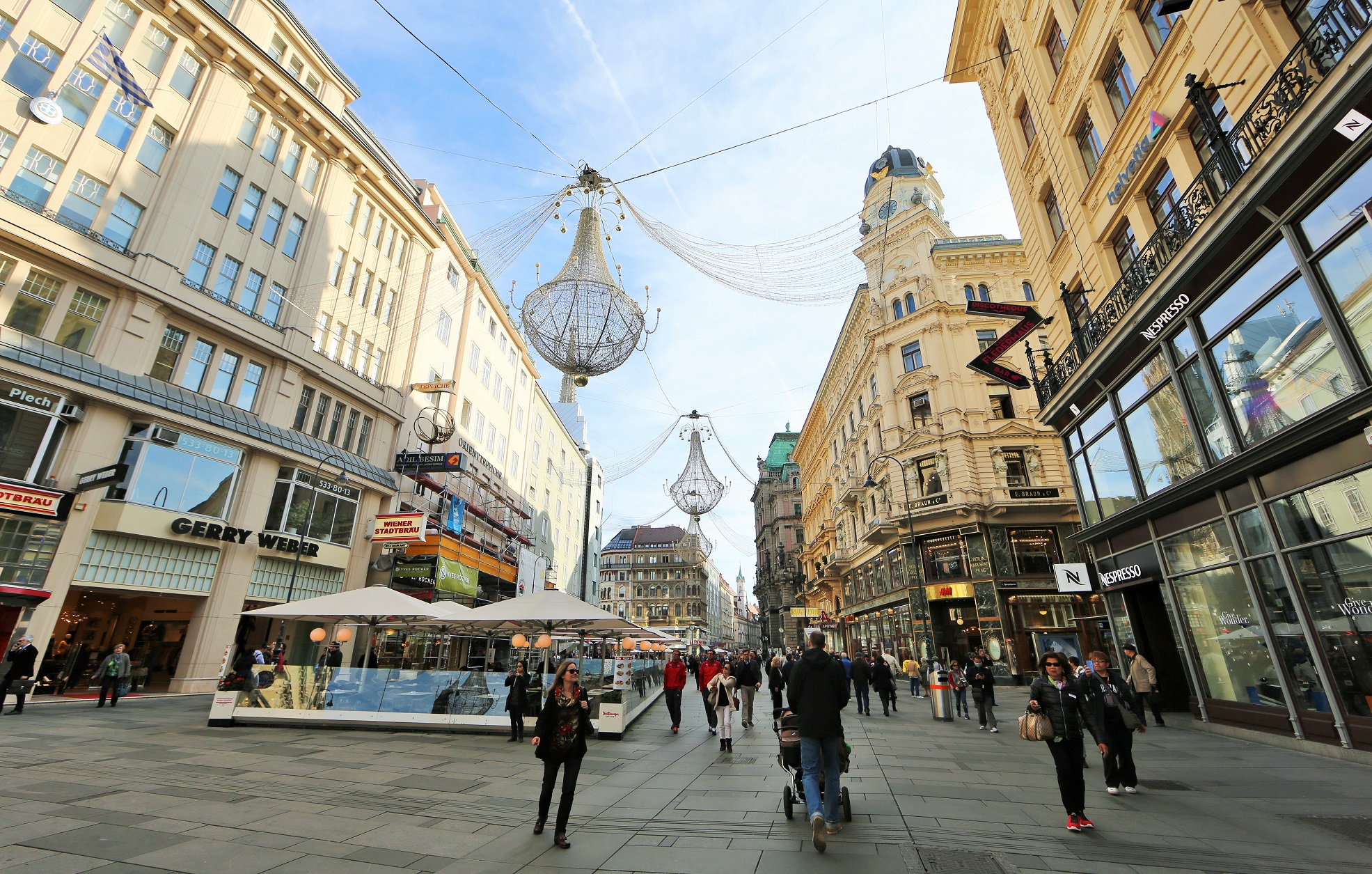 2015-11-12_1100_Austria_Vienna_Stephansplatz_Q03A3156_@_Web