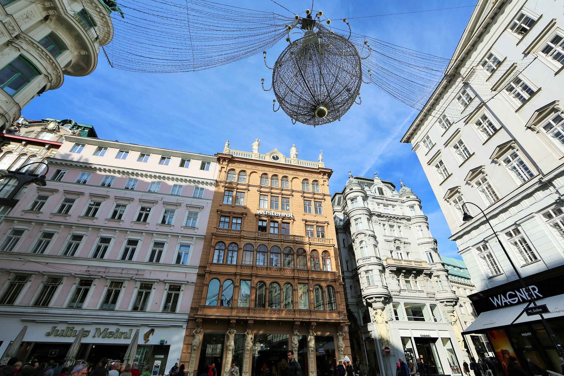 2015-11-12_1107_Austria_Vienna_Stephansplatz_Q03A3162_@_Web