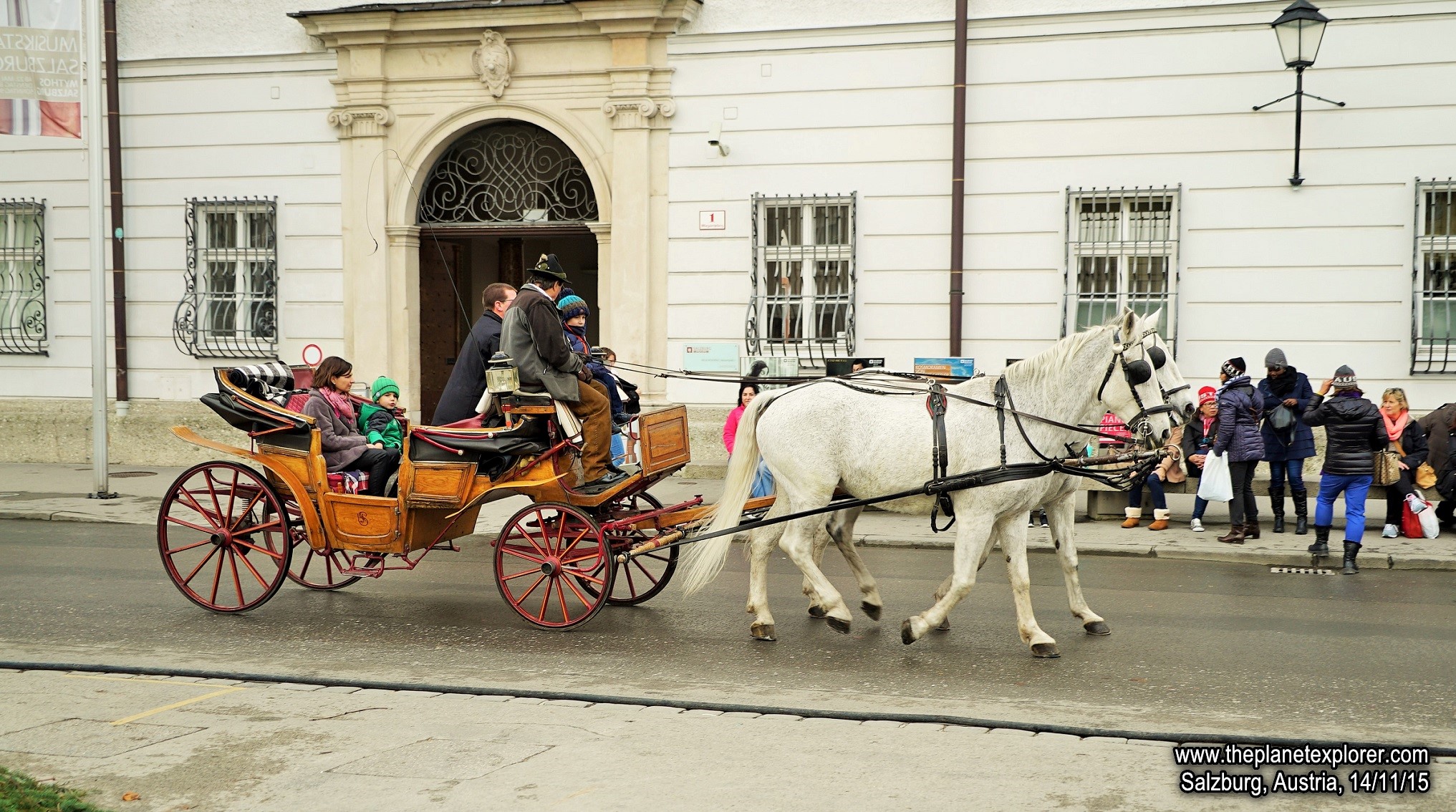 2015-11-14_1220_Austria_Salzburg_Horse Carriage_DSC00817_LR_@www