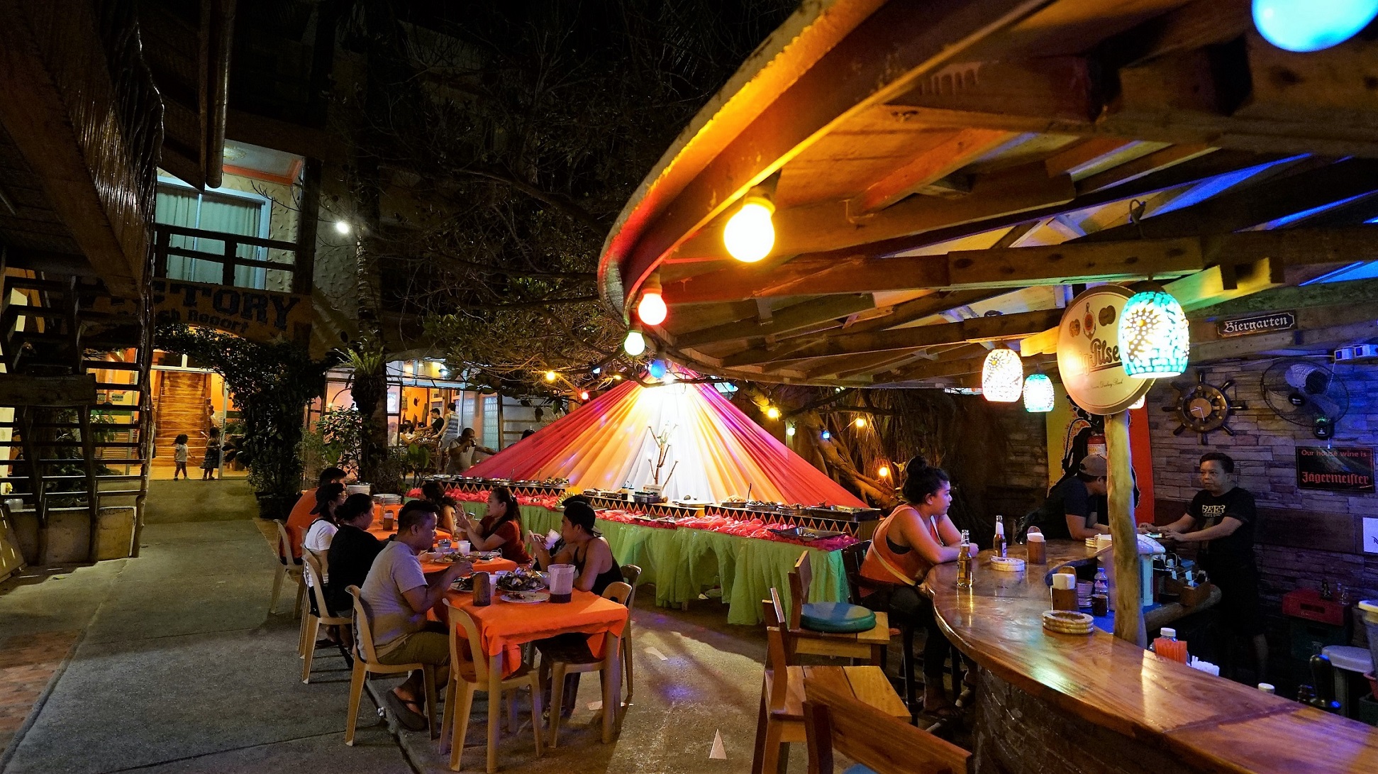 2016-08-30_2028_Philippines_Boracay_Kalinga Bar & Seafood Restaurant_DSC08911_LR_@