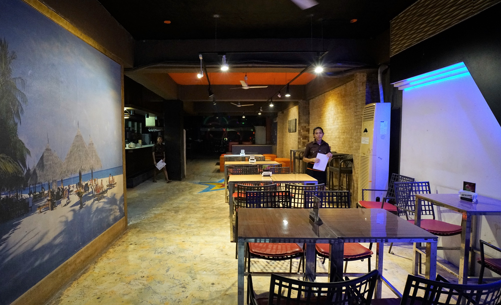 2016-08-31_1541_philippines_boracay_white-beach_dmall_insomnia_dsc09793_lr_