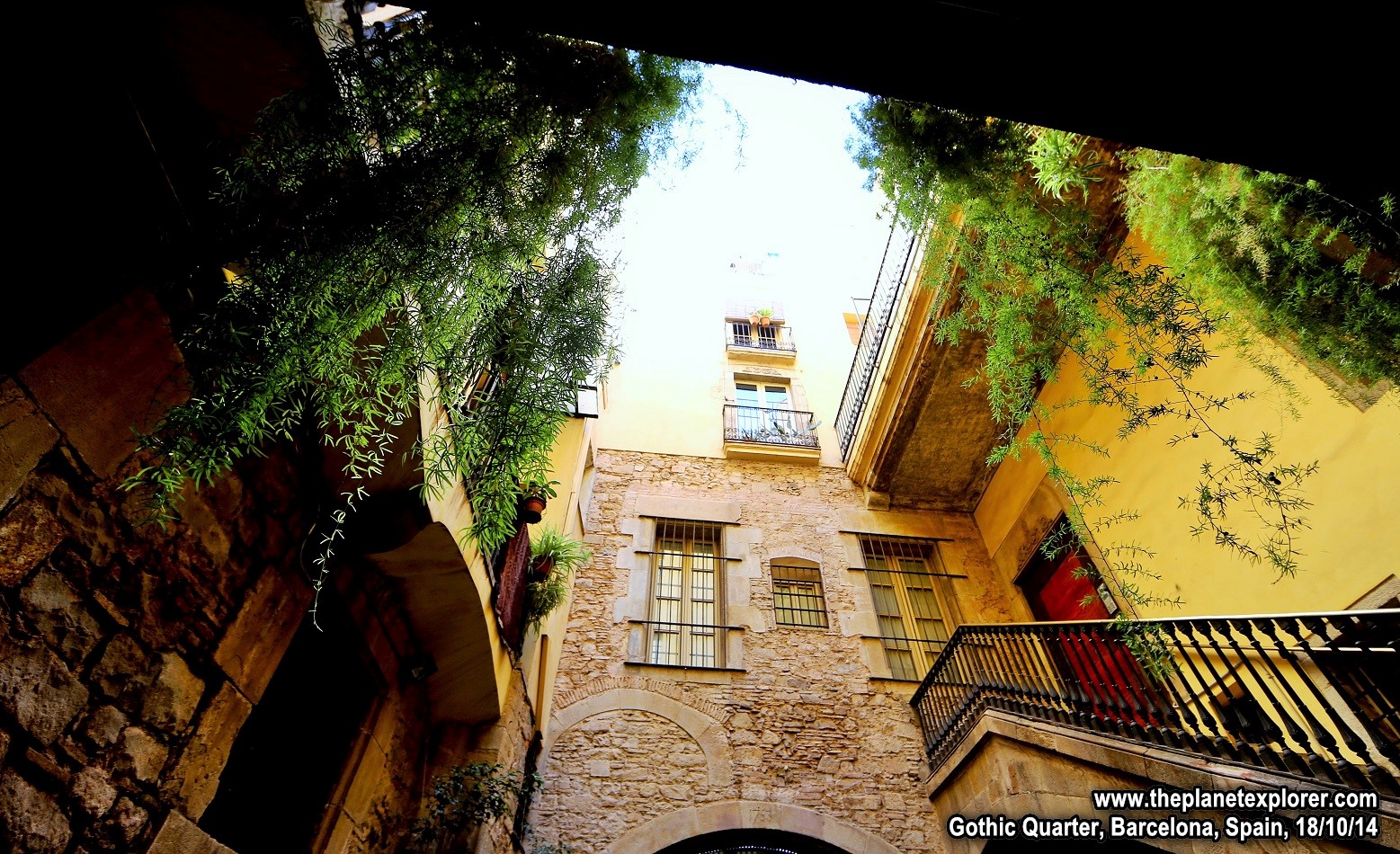 2014-10-18_1435_spain_barcelona_gothic-quarter_5dmk3_lr_www