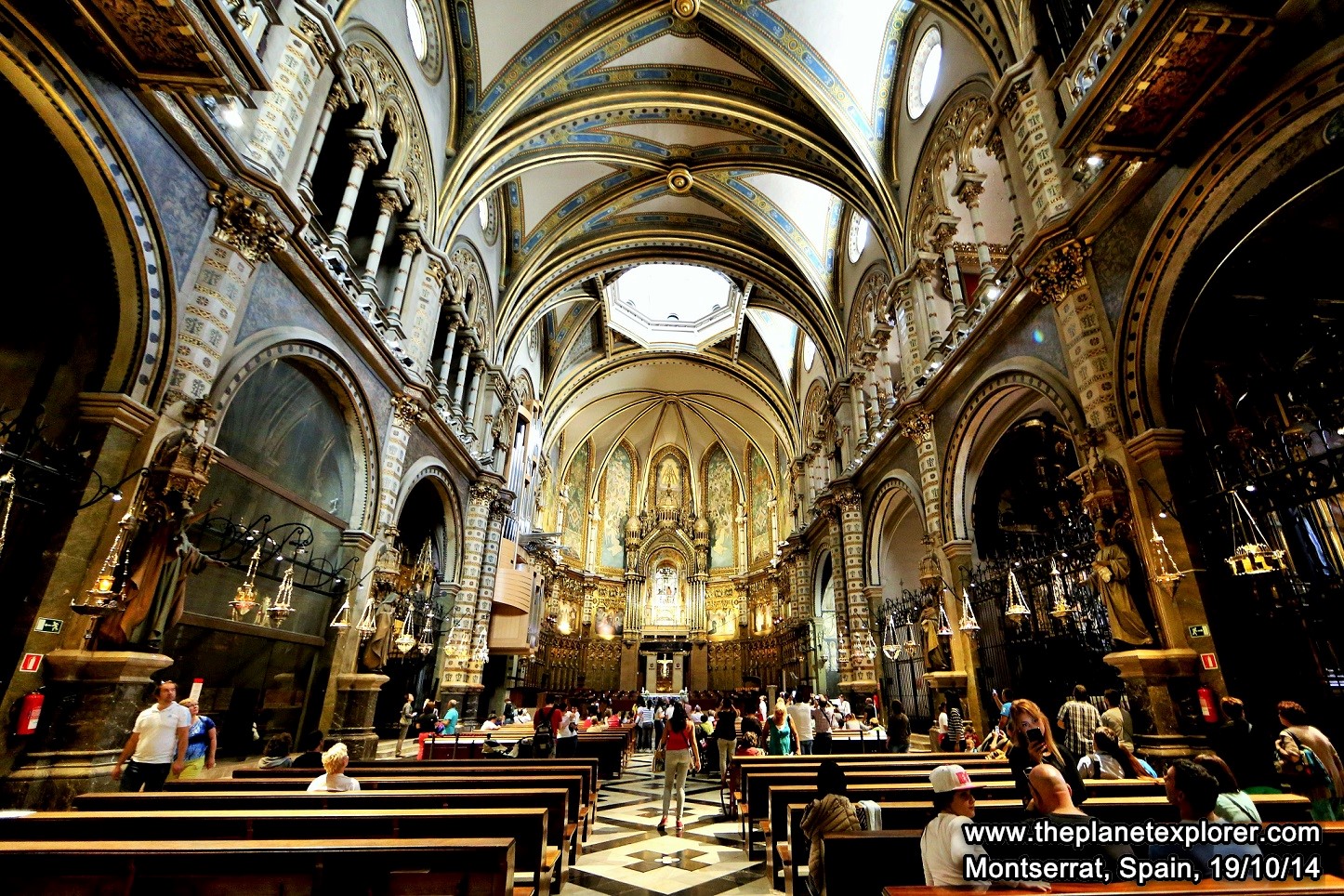 2014-10-19_1540_spain_barcelona_montserrat_5dmk3_basilica_lr_www