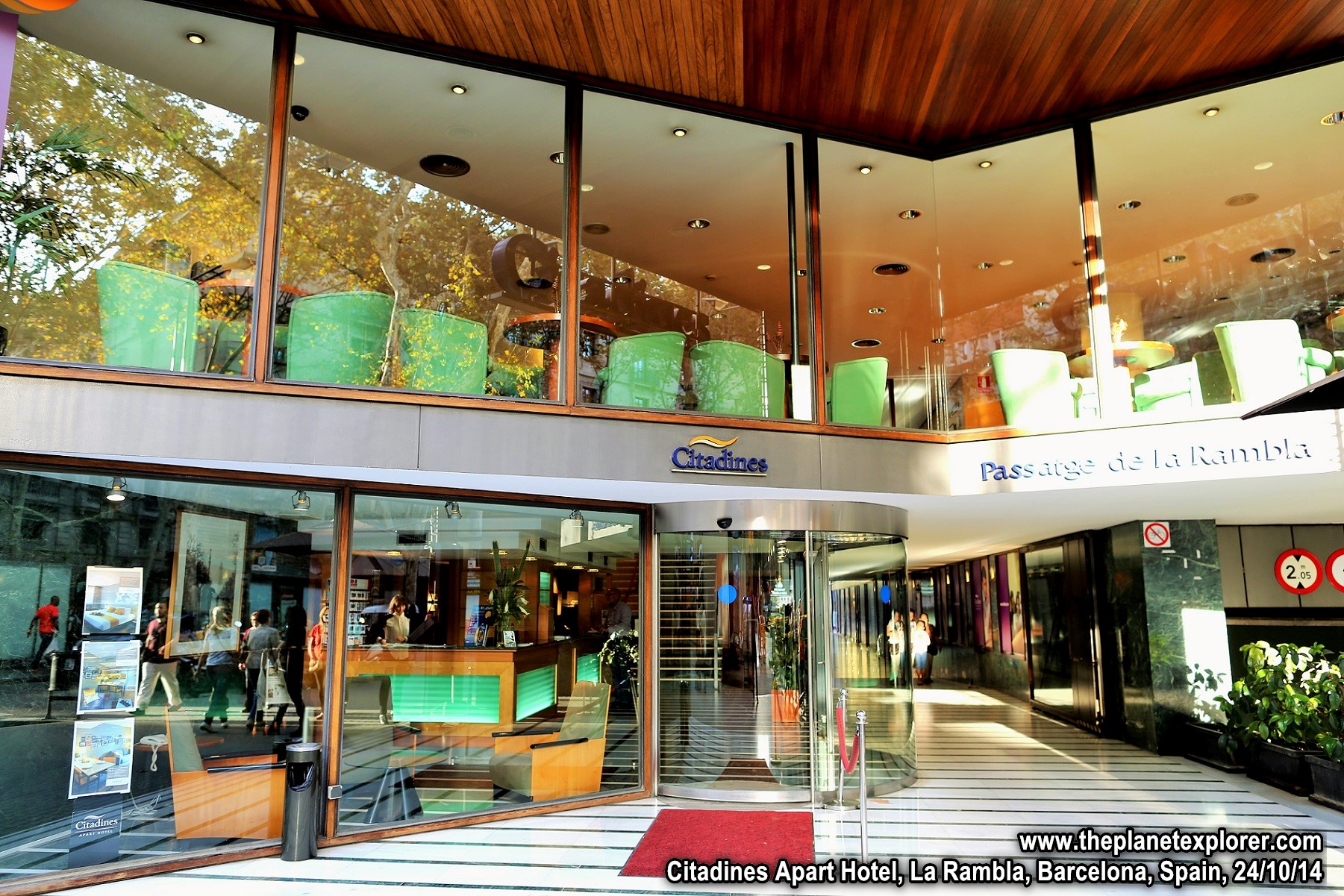 2014-10-22_1748_spain_barcelona_la-rambla_citadines-apart-hotel_entrance_lr_www