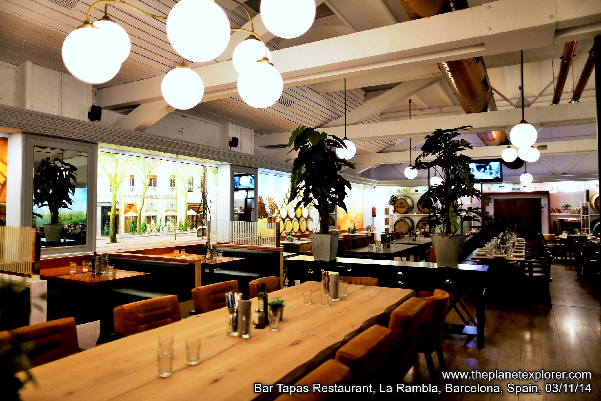 2014-11-03_1841_spain_barcelona_la-rambla_bar-tapas-restaurant_lr_www