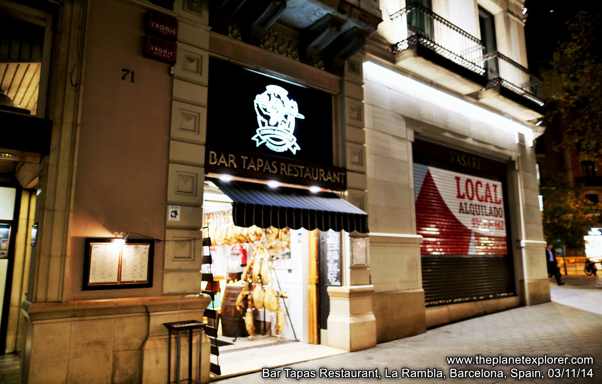 2014-11-03_1941_spain_barcelona_la-rambla_bar-tapas-restaurant_entrance_lr_www