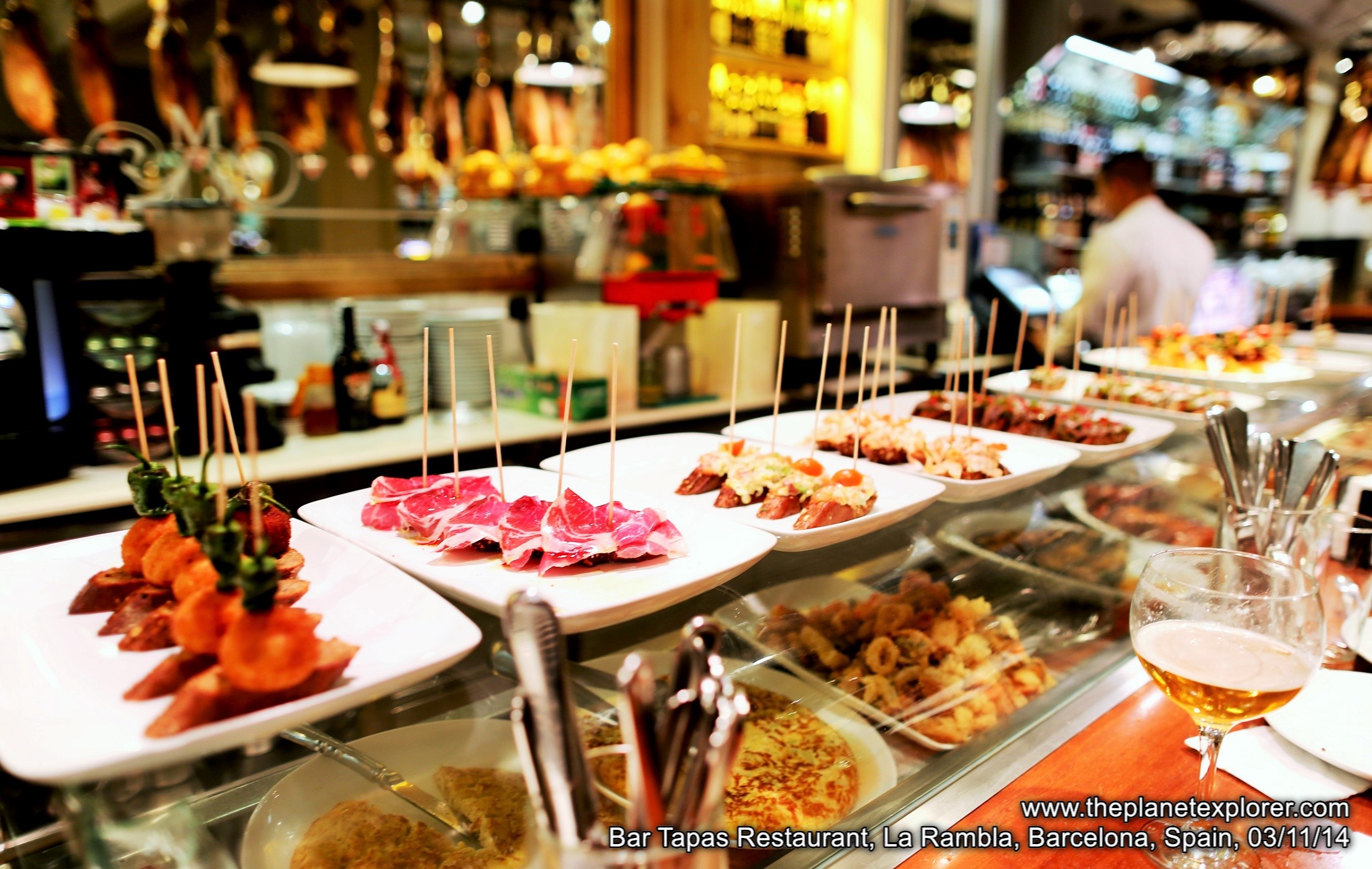 2014-11-03_1941_spain_barcelona_la-rambla_bar-tapas-restaurant_lr_www
