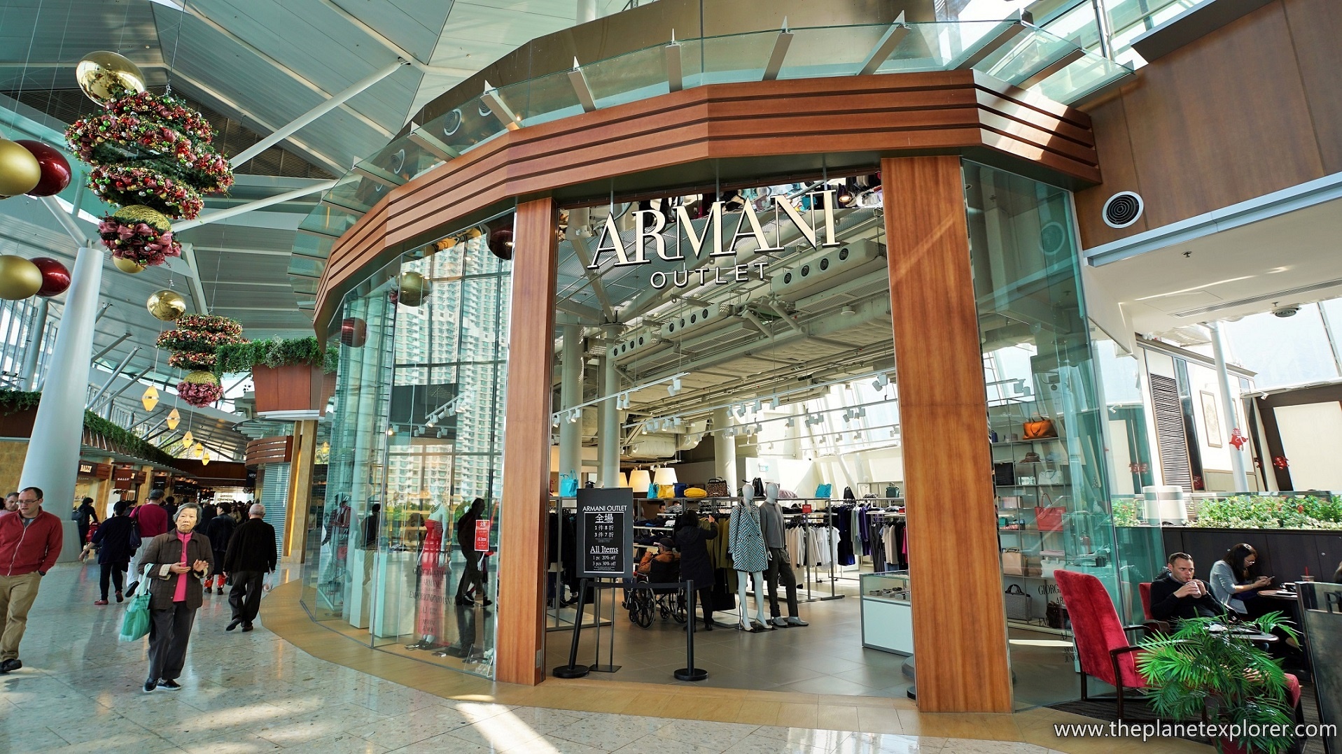 2015-12-31_1227_hk_citigate-outlets_armani_dsc01132_lr_
