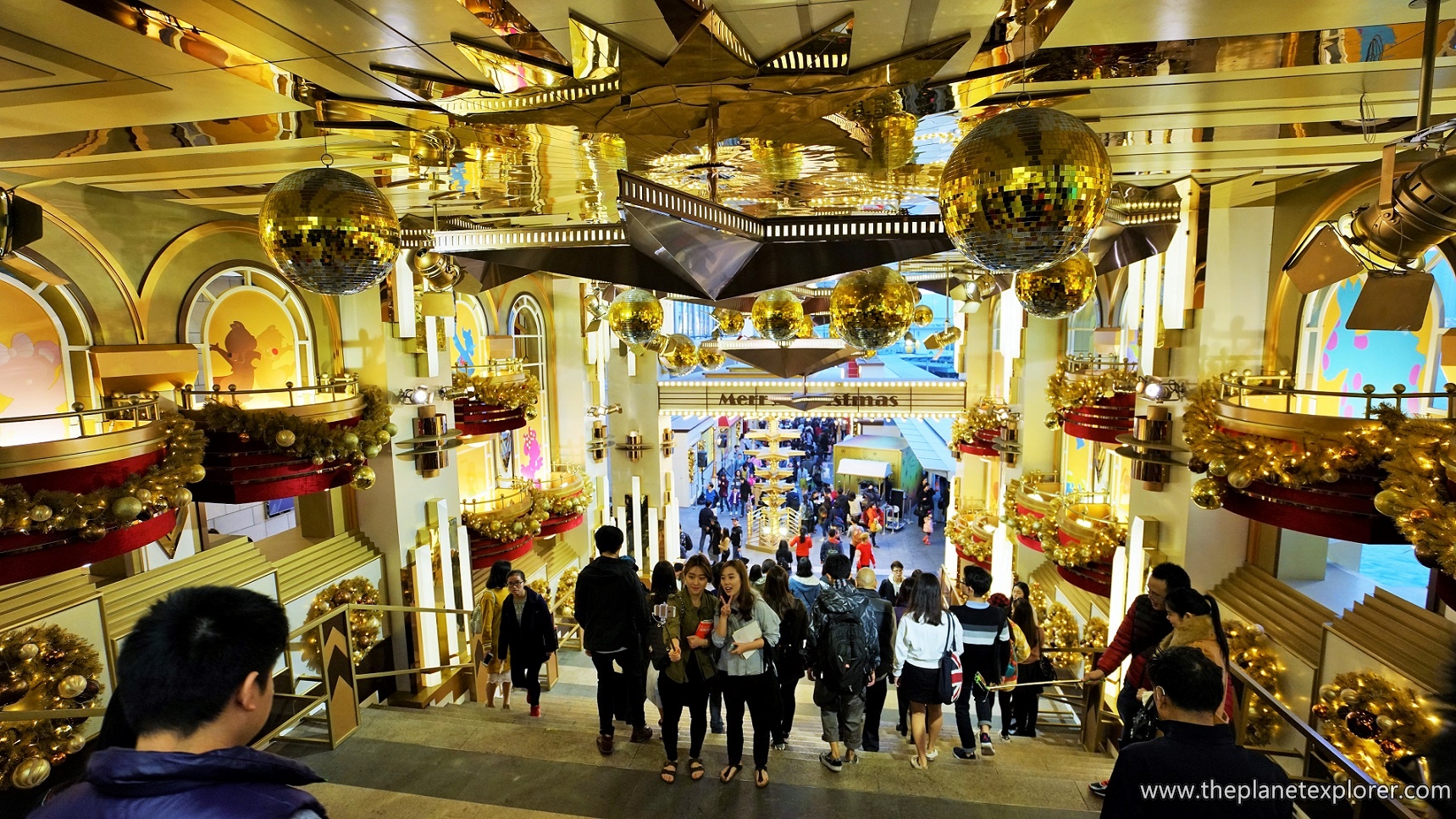 2015-12-31_1736_hk_tsim-sha-tsui_harbour-city_dsc01210_lr_