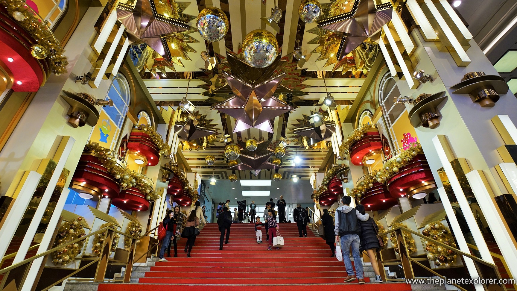 2015-12-31_1737_hk_tsim-sha-tsui_harbour-city_dsc01218_lr_