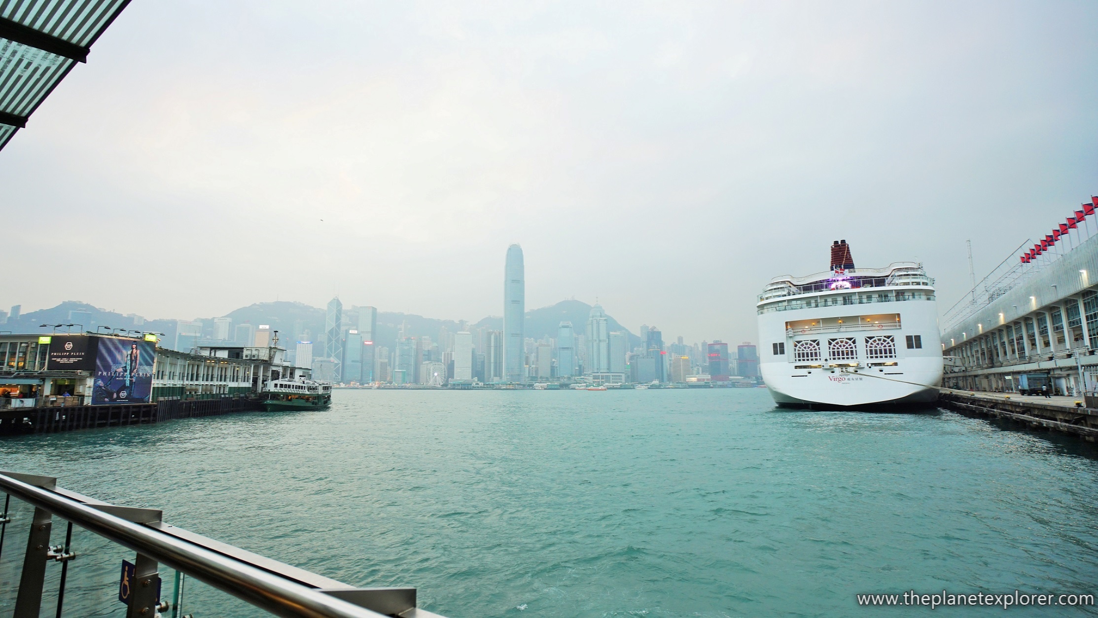 2015-12-31_1737_hk_tsim-sha-tsui_victoria-harbour_dsc01220_lr_