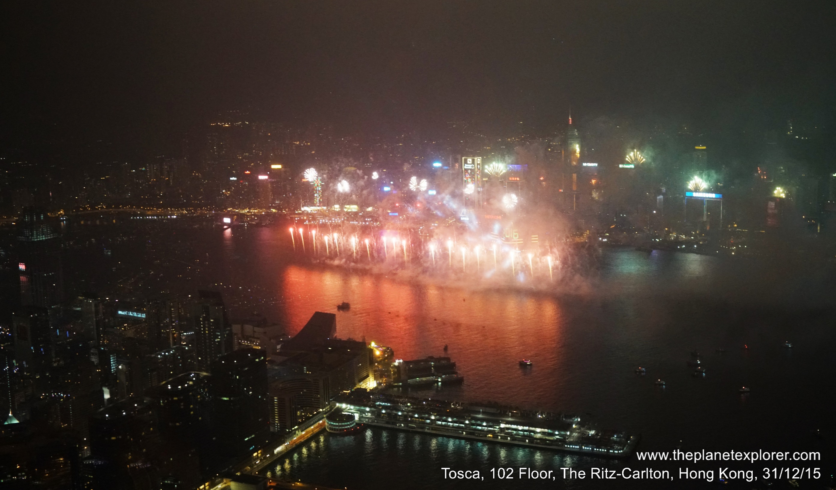 2016-01-01_0003_hk_the-ritz-carlton_tosca_fireworks_dsc01443_lr_nw