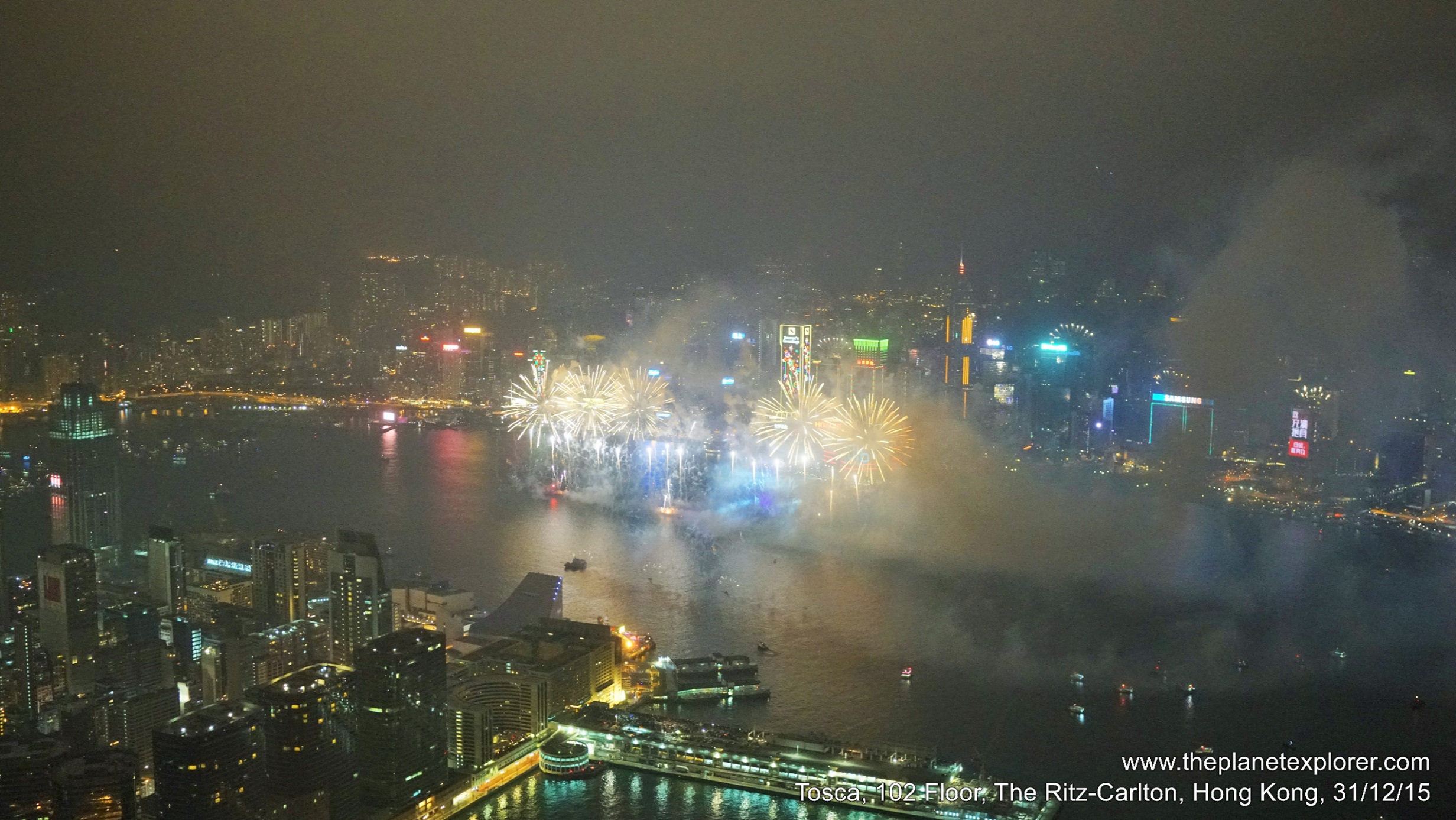 2016-01-01_0007_hk_the-ritz-carlton_tosca_fireworks_dsc01501_lr_nw