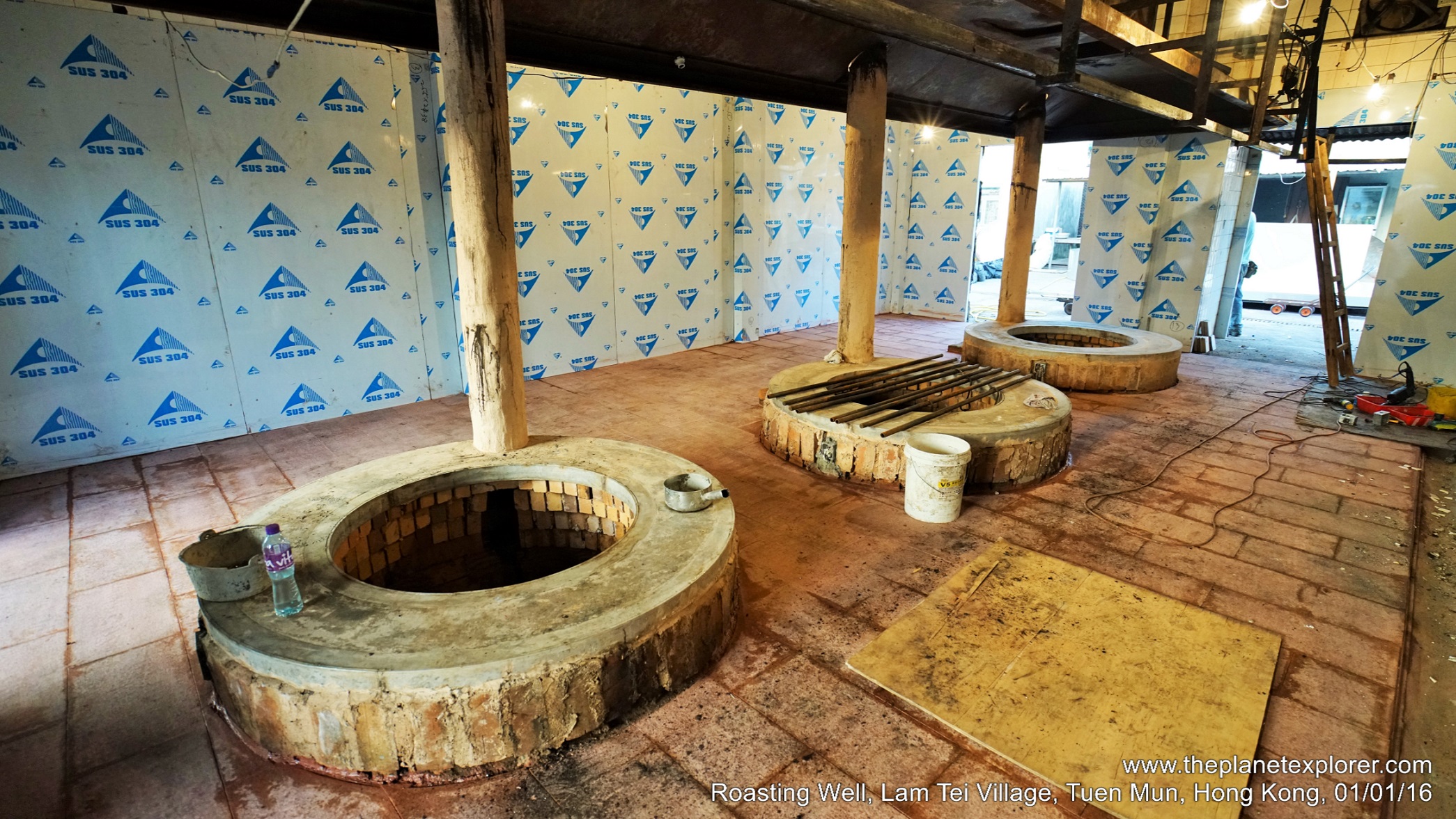 2016-01-01_1718_hk_tuen-mun_lam-tei-village_roasting-well_dsc01888_lr_nw