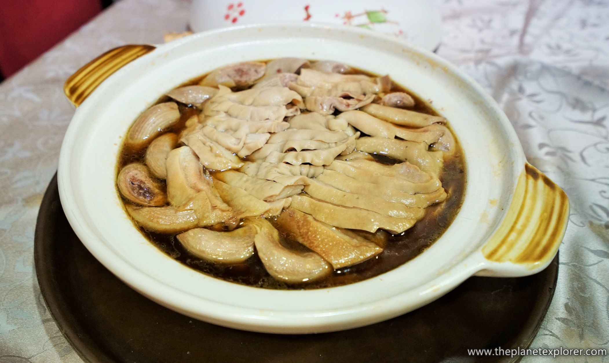 2016-01-01_1732_hk_tuen-mun_lam-tei-red-seasons_intestines_dsc01899_lr_
