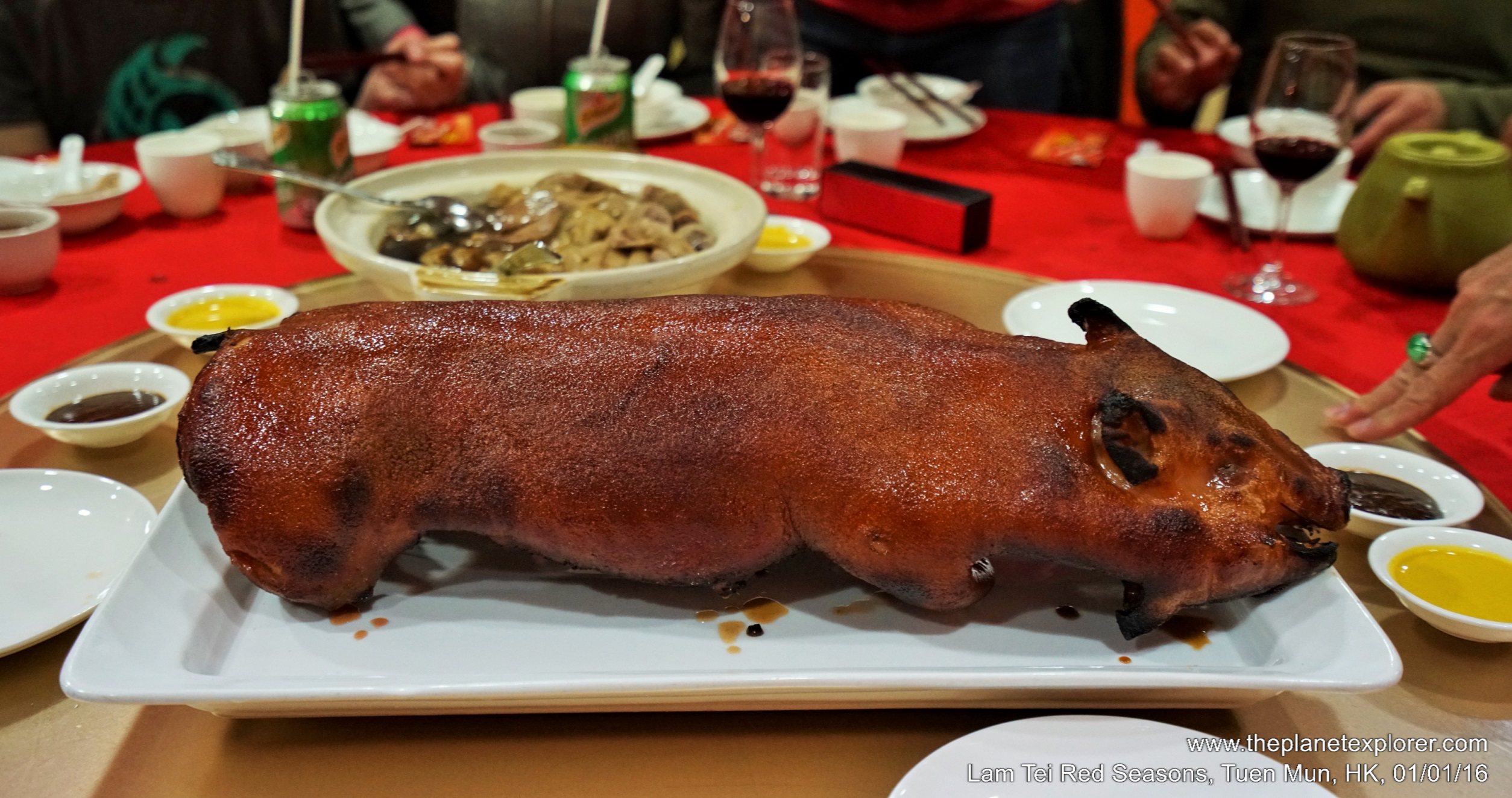 2016-01-01_1743_hk_tuen-mun_lam-tei-red-seasons_suckling-pig_dsc01908_lr_nw