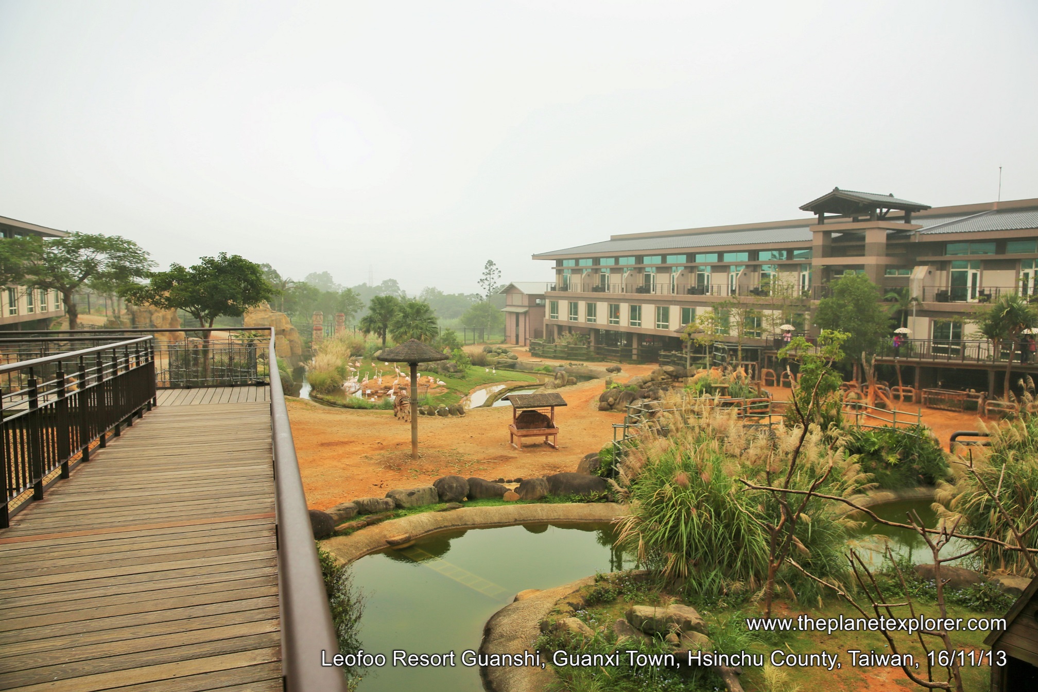 2013-11-16_0811_taiwan_hsinchu-county_guanxi-town_leofoo-resort-guanshi_lr_nw