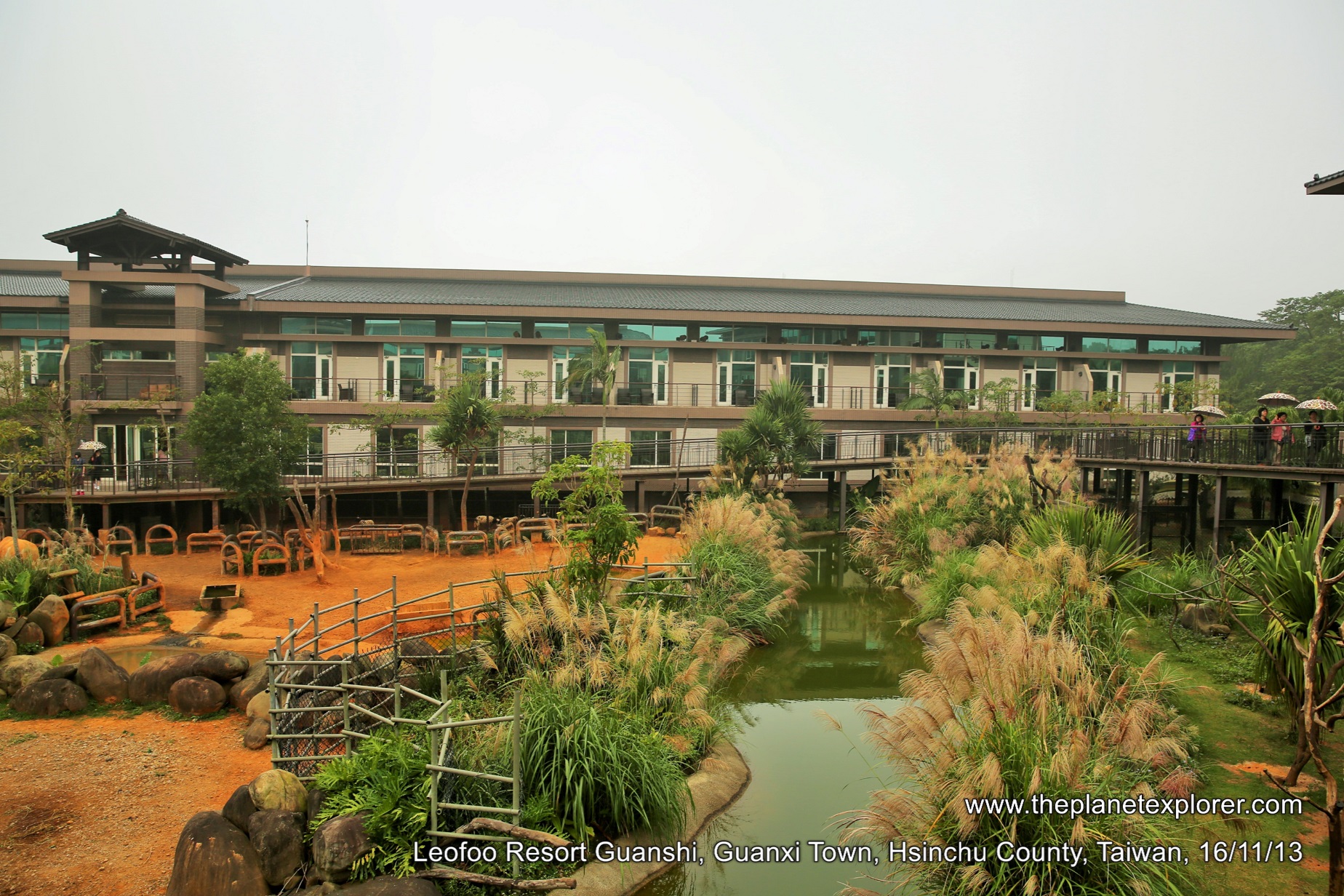 2013-11-16_0812_taiwan_hsinchu-county_guanxi-town_leofoo-resort-guanshi_q03a9459_lr_nw