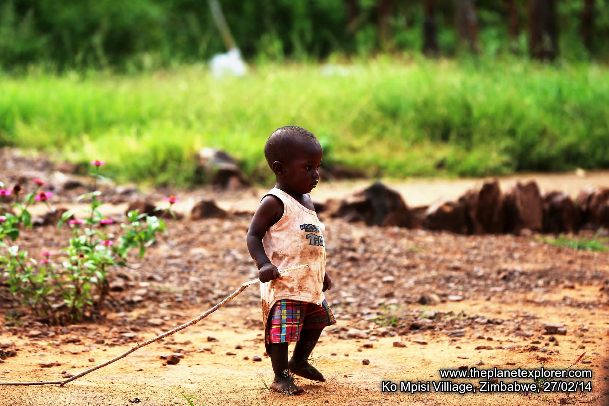 2014-02-27_1516_zimbabwe_ko-mpisi-villiage_kid_lr_nw