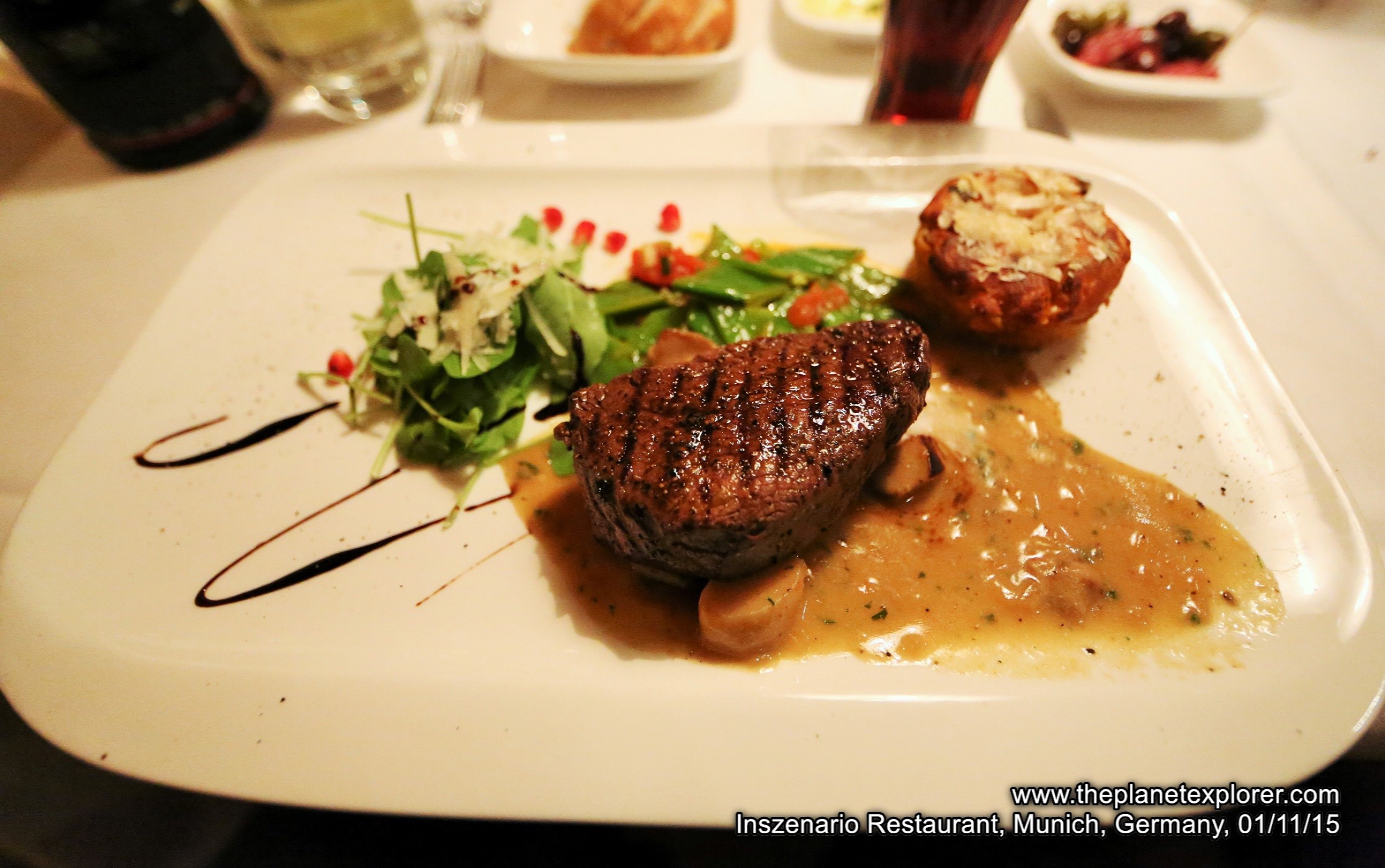 2015-11-01_2141_germany_munich_inszenario-restaurant_food_q03a9413_lr_nw