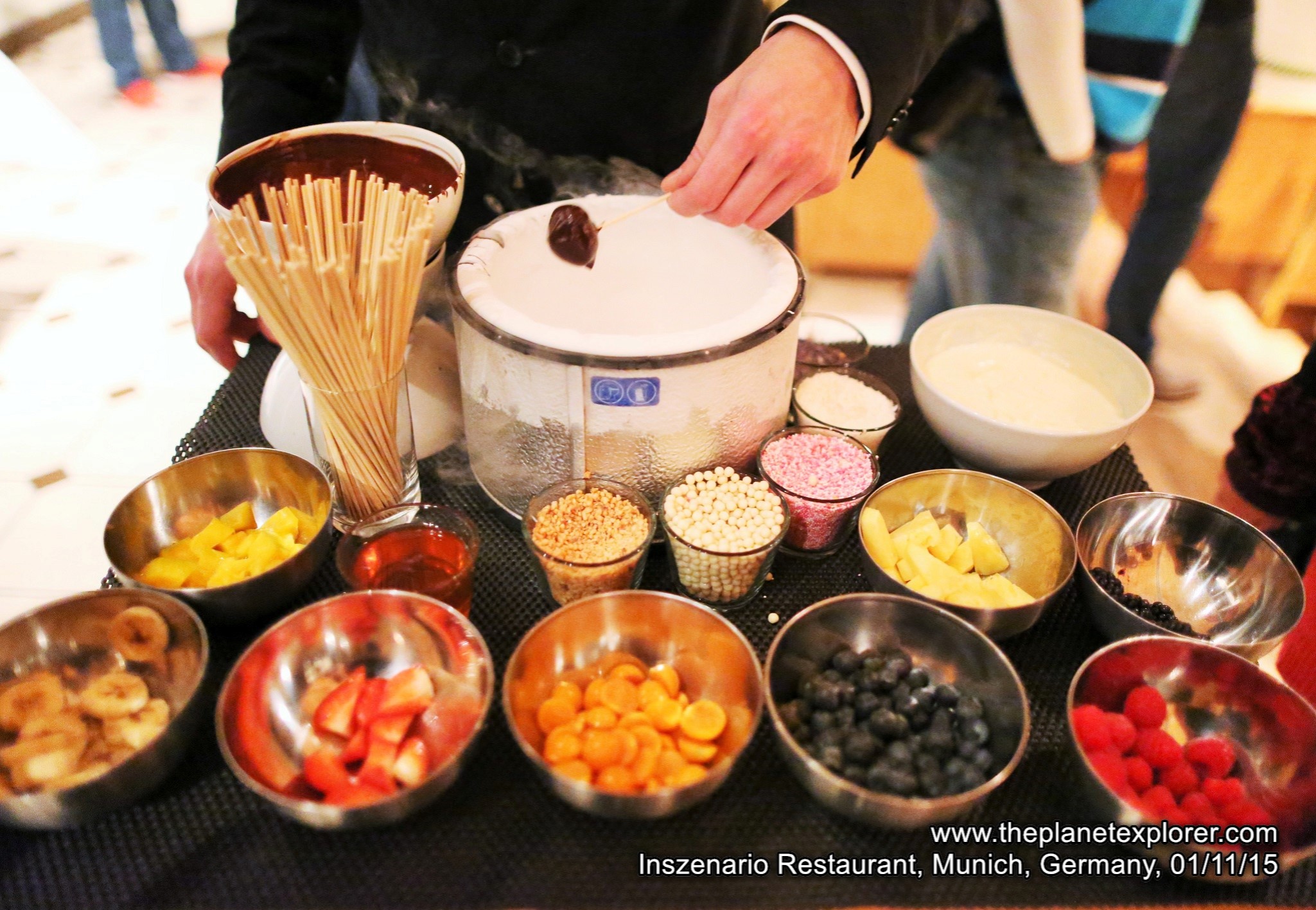 2015-11-01_2232_germany_munich_inszenario-restaurant_dessert_q03a9480_lr_nw