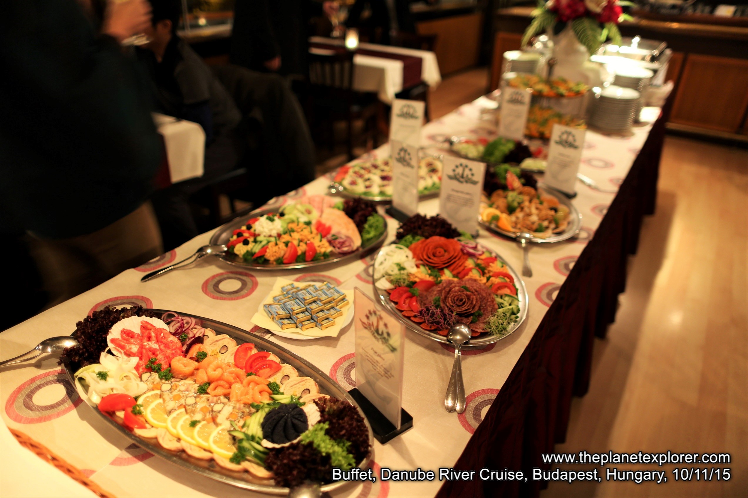 2015-11-09_1932_hungary_budapest_danube-river-cruise_buffet_5dmk3_q03a1795_lr_nw