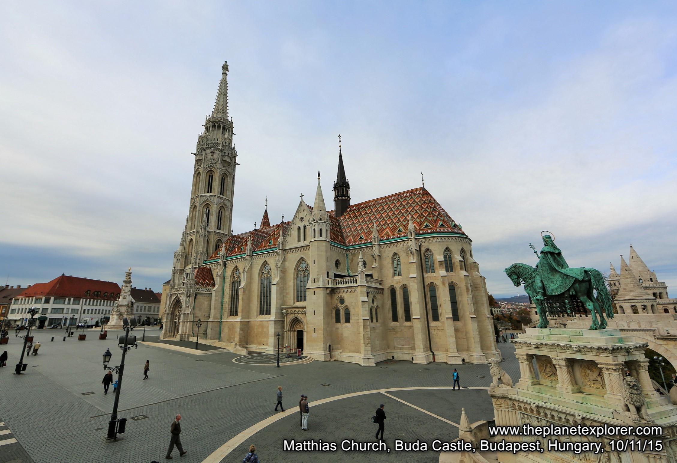 2015-11-10_1015_hungary_budapest_buda-castle_matthias-church_q03a2401_lr_nw