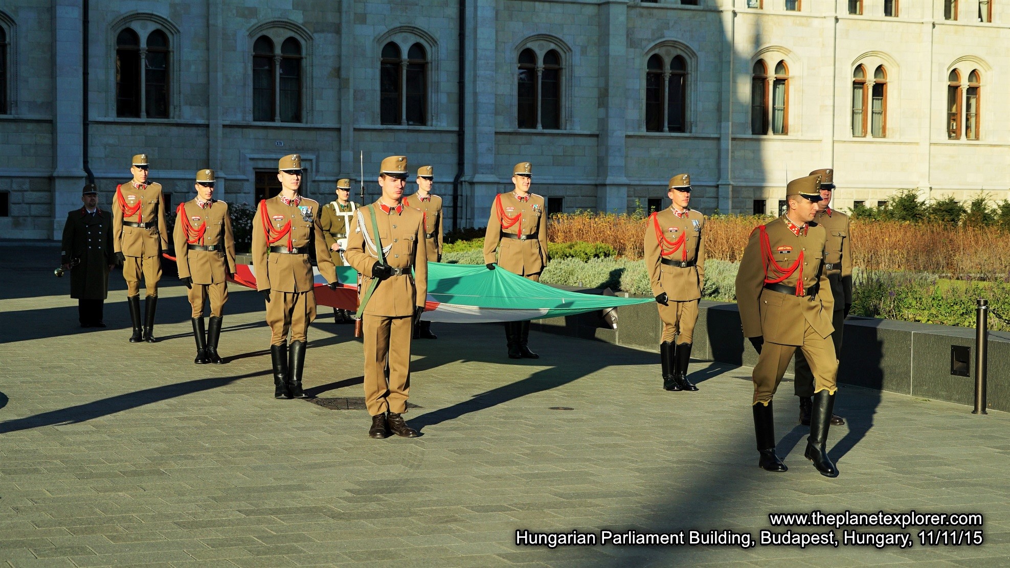 2015-11-11_0829_hungary_budapest_hungarian-parliament-building_s7_dsc09579_lr_nw