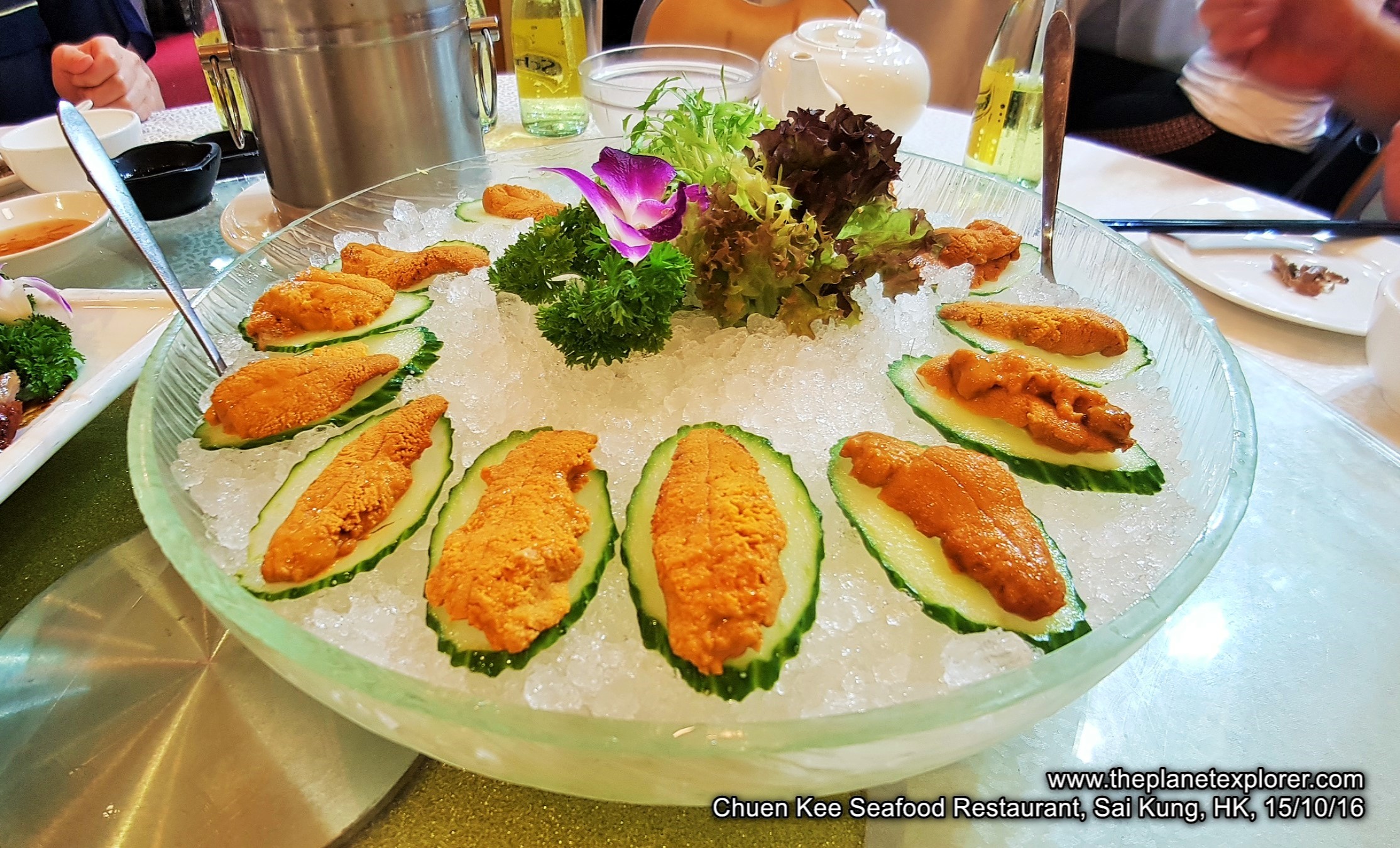 2016-10-15_2025_hk_sai-kung_chuen-kee-seafood-restaurant_sea-urchin_sn7_lr_nw