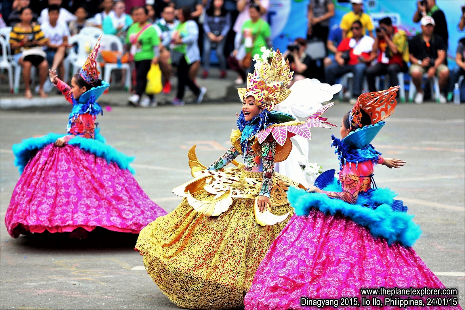 2015-01-24_0929_Philippines_Ilo Ilo_Dinagyang 2015_Q03A4916_LR_@@www