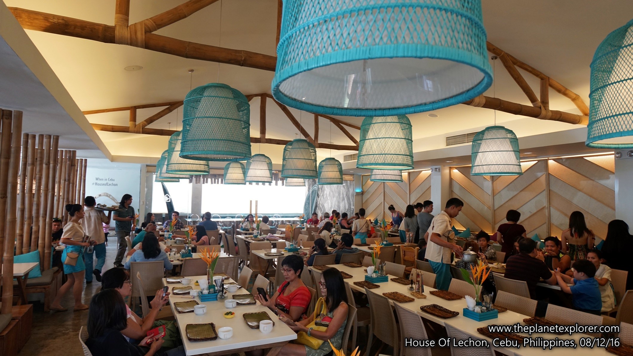 2016-12-08_1209_philippines_cebu_house-of-lechon_dsc04981_lr_www
