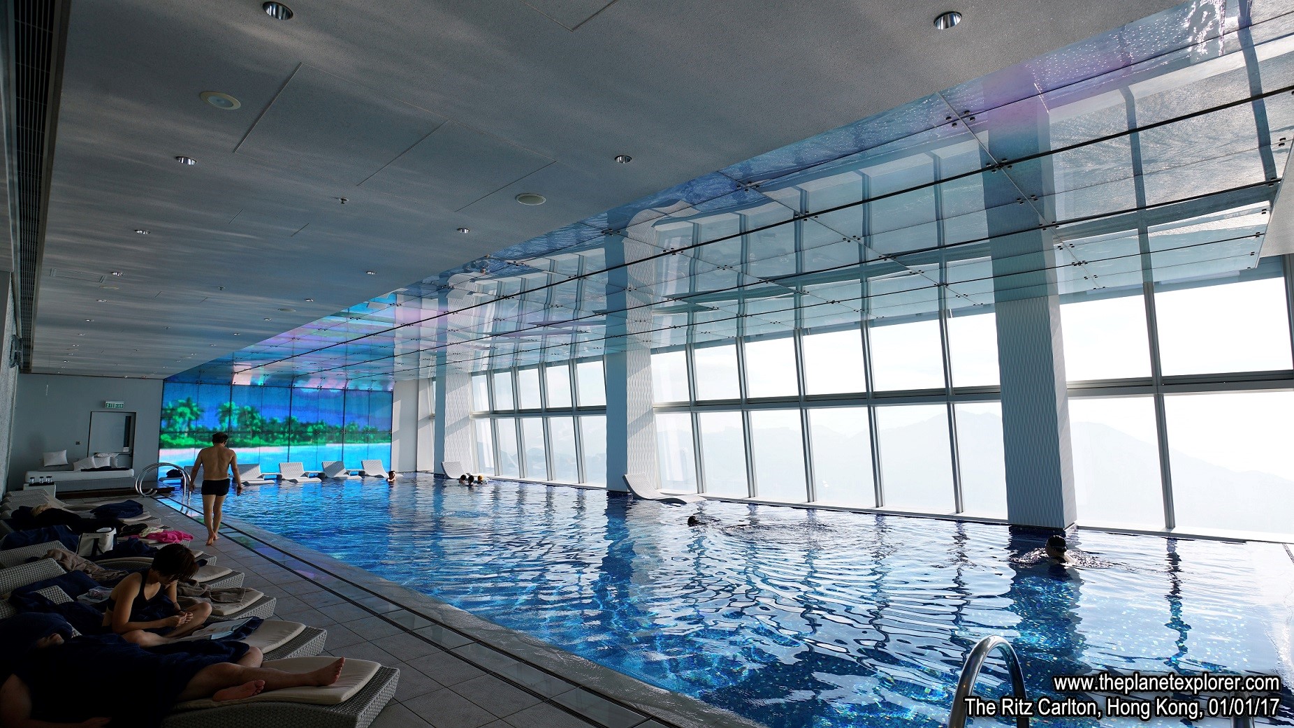 2017-01-01_1535_HK_The Ritz Carlton_Pool_a7r2_DSC05778_LR_@www