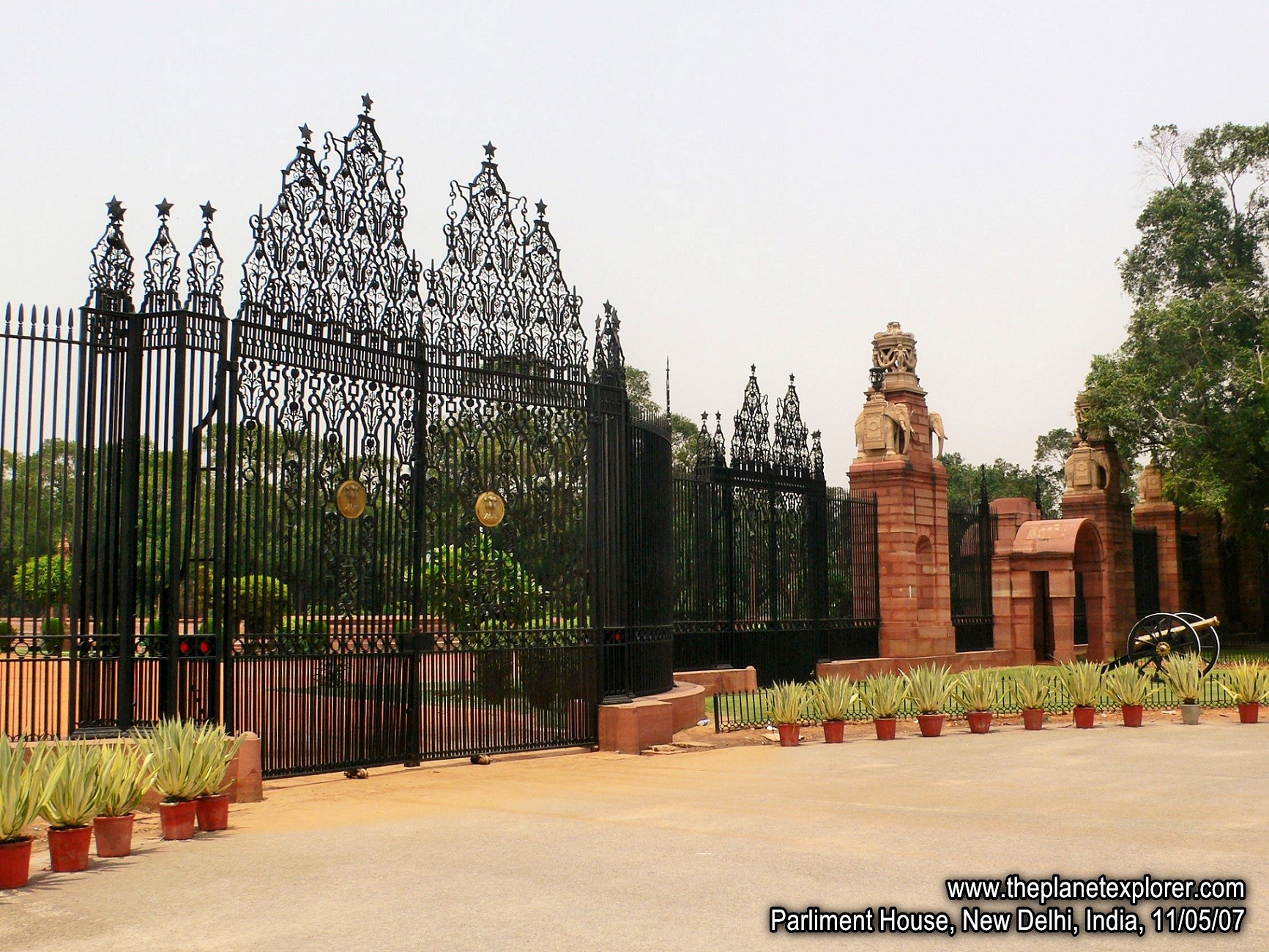 2007-05-11_1212_India_New Delhi_Parliment House_LR_@www