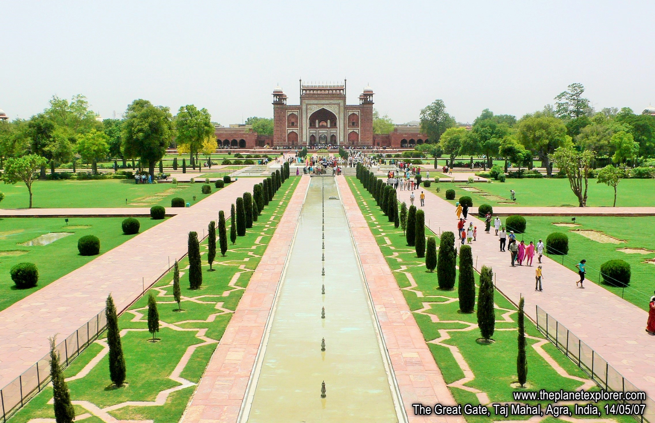 2007-05-14_1220_India_Agra_Taj Mahal_The Great Gate_LR_@www
