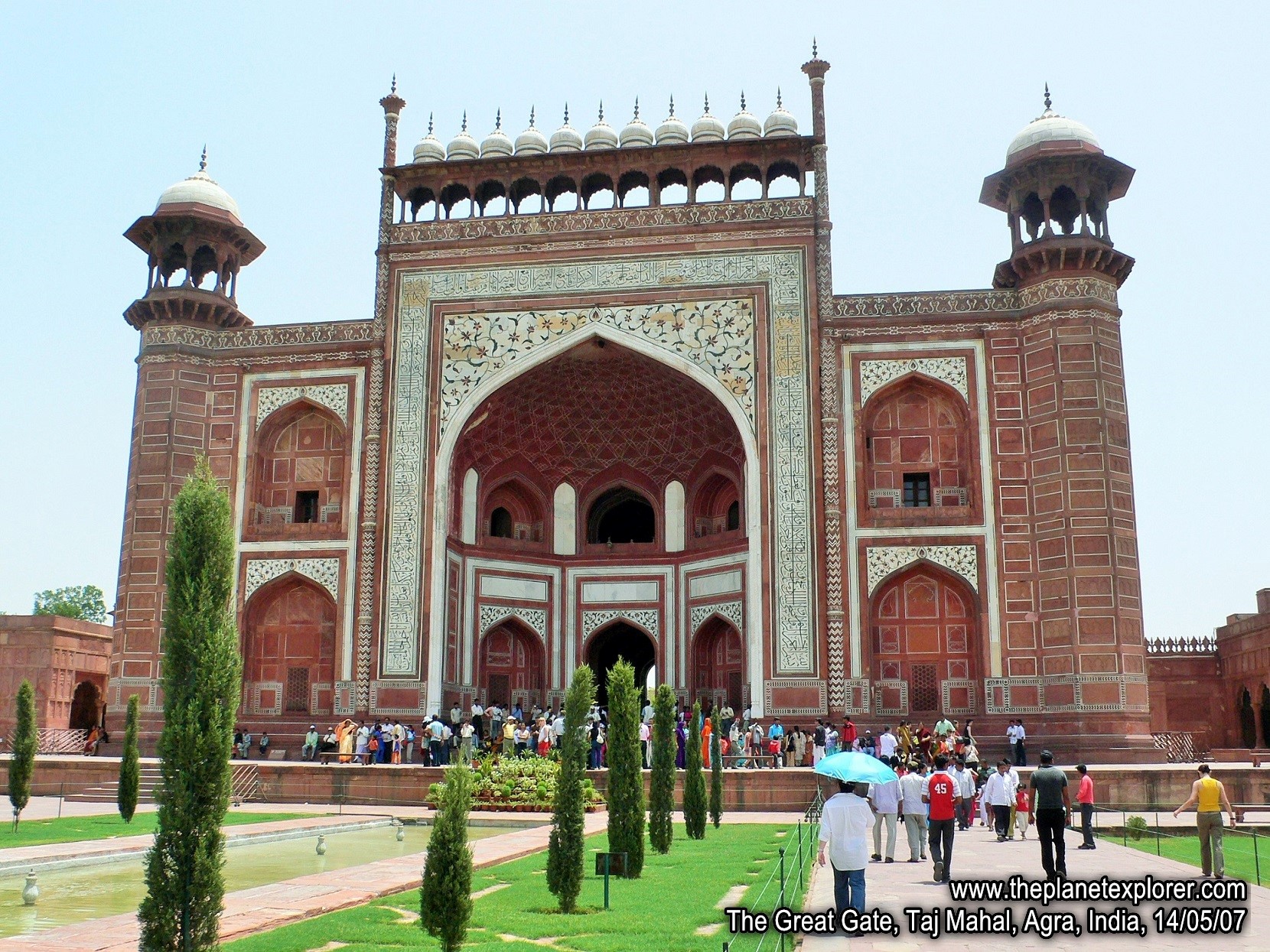 2007-05-14_1256_India_Agra_Taj Mahal_The Great Gate_LR_@www