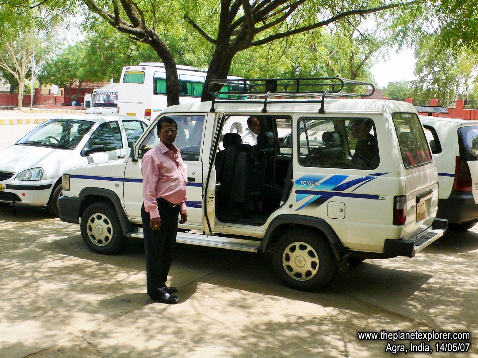 2007-05-14_1314_India_Agra_Driver_LR_@www