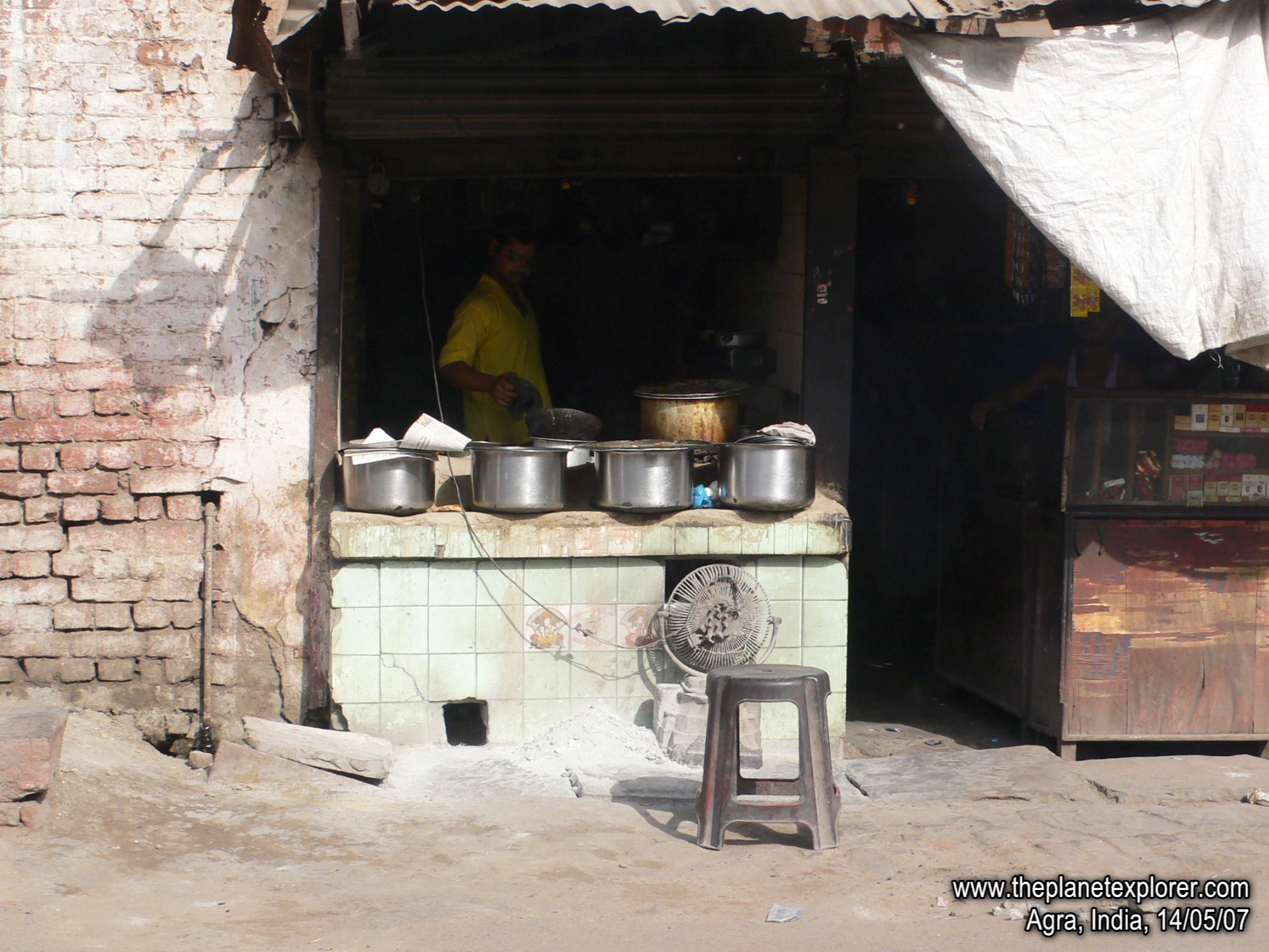 2007-05-14_1554_India_Agra_Store_LR_@www