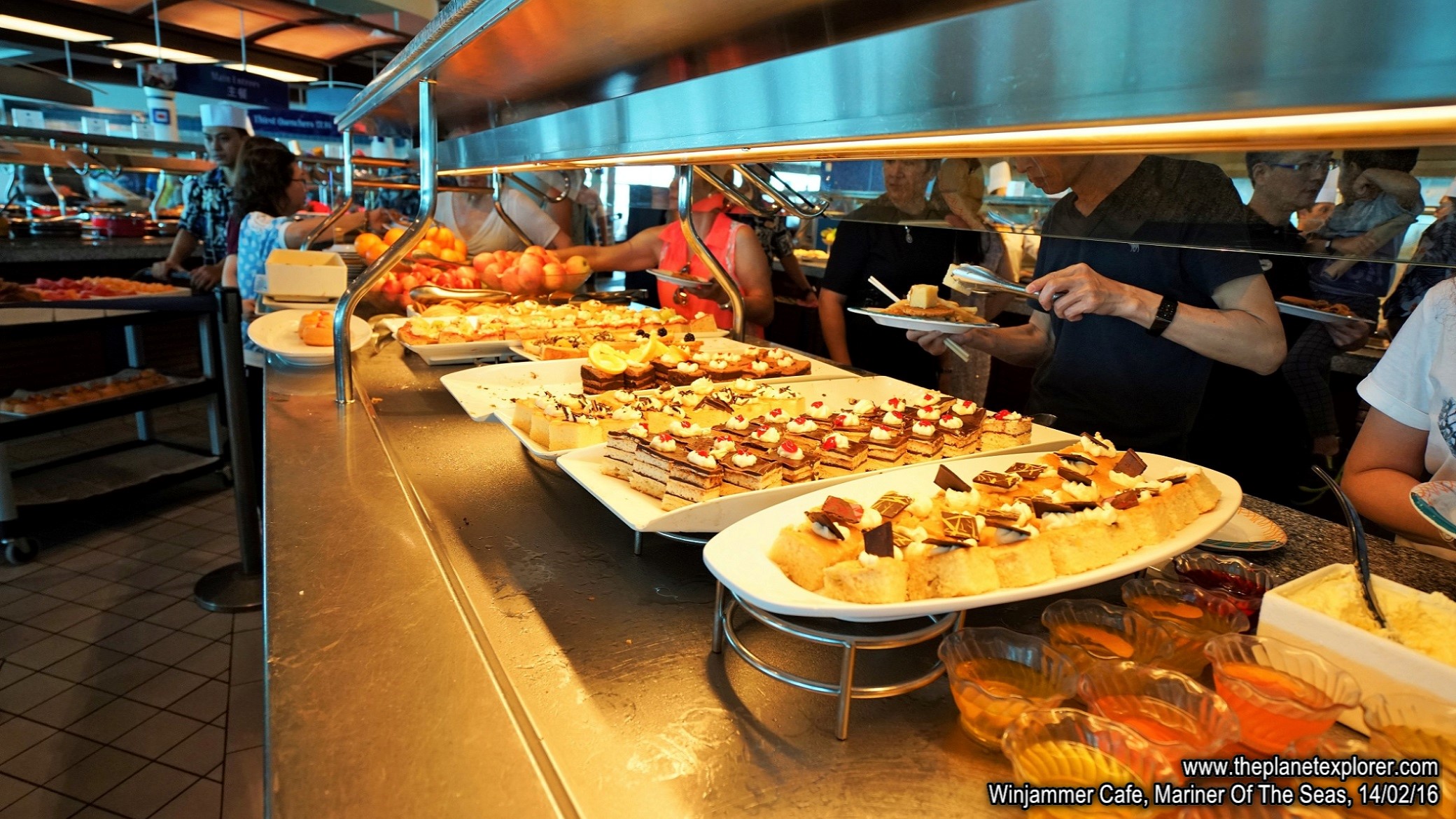 2016-02-14_1425_Mariner Of The Seas_Winjammer Cafe_Dessert_DSC03518_s7R2_LR_@www