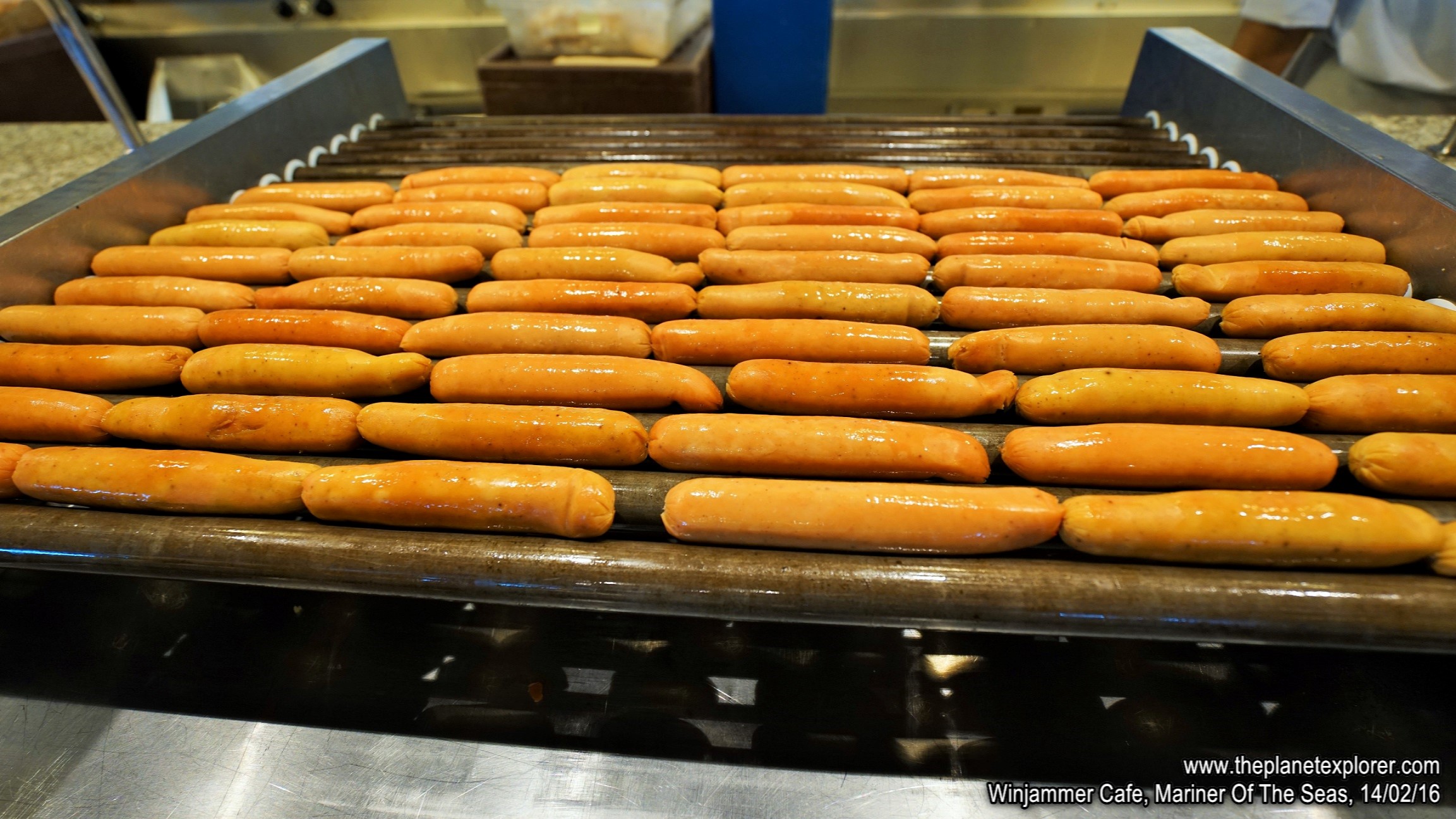 2016-02-14_1427_Mariner Of The Seas_Winjammer Cafe_Hot Dog_DSC03520_s7R2_LR_@www