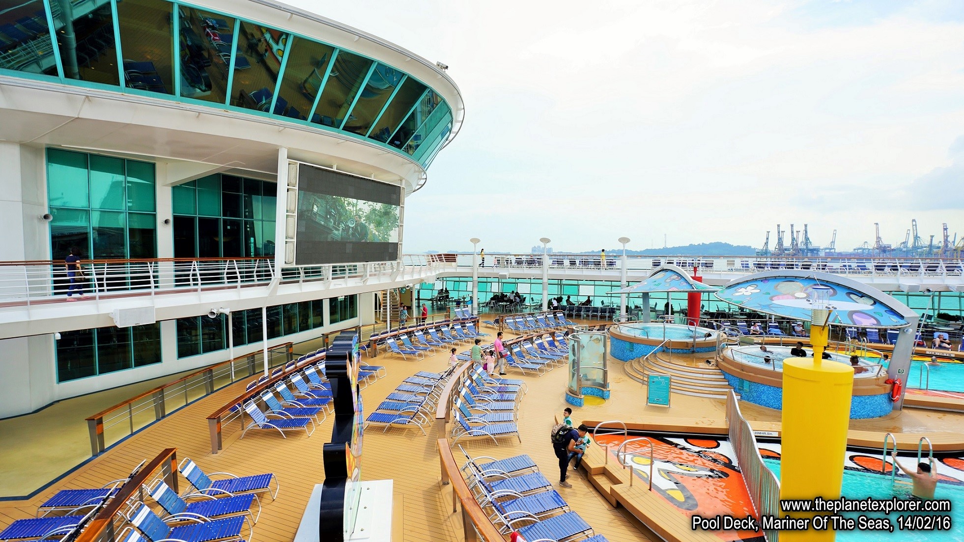 2016-02-14_1511_Mariner Of The Seas_Pool Deck_s7R2_DSC03529_LR_@www