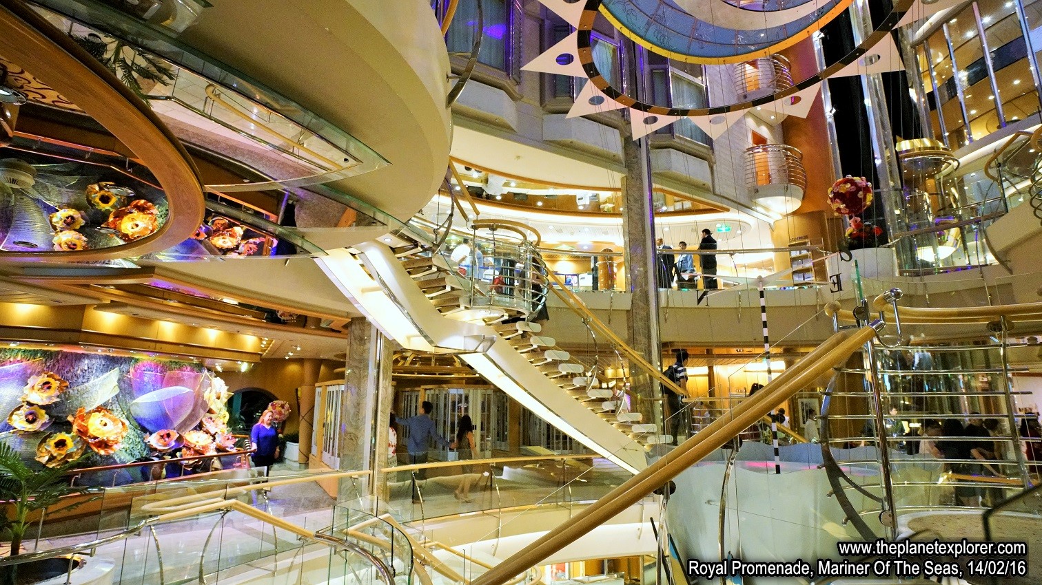 2016-02-14_1559_Mariner Of The Seas_Royal Promenade_DSC03871_s7R2_LR_@www