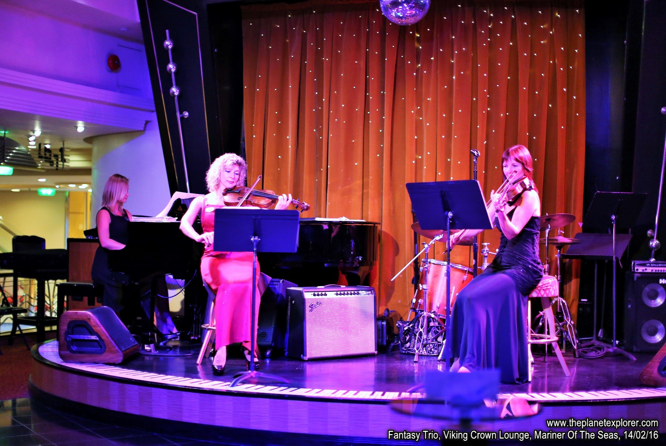 2016-02-14_2301_Mariner Of The Seas_Viking Crown Lounge_Fantasy Trio_Q03A8059_c5DMk3_LR_@www