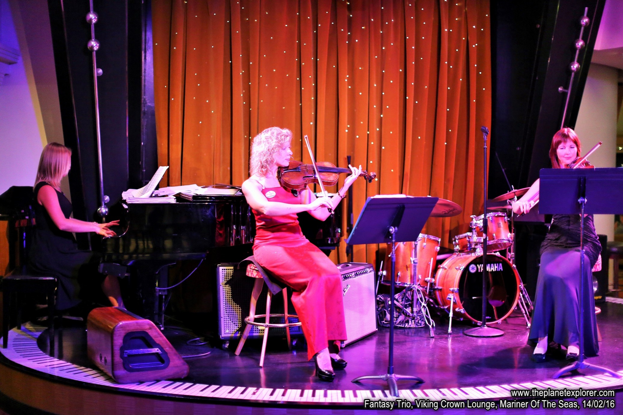 2016-02-14_2302_Mariner Of The Seas_Viking Crown Lounge_Fantasy Trio_Q03A8065_c5DMk3_LR_@www