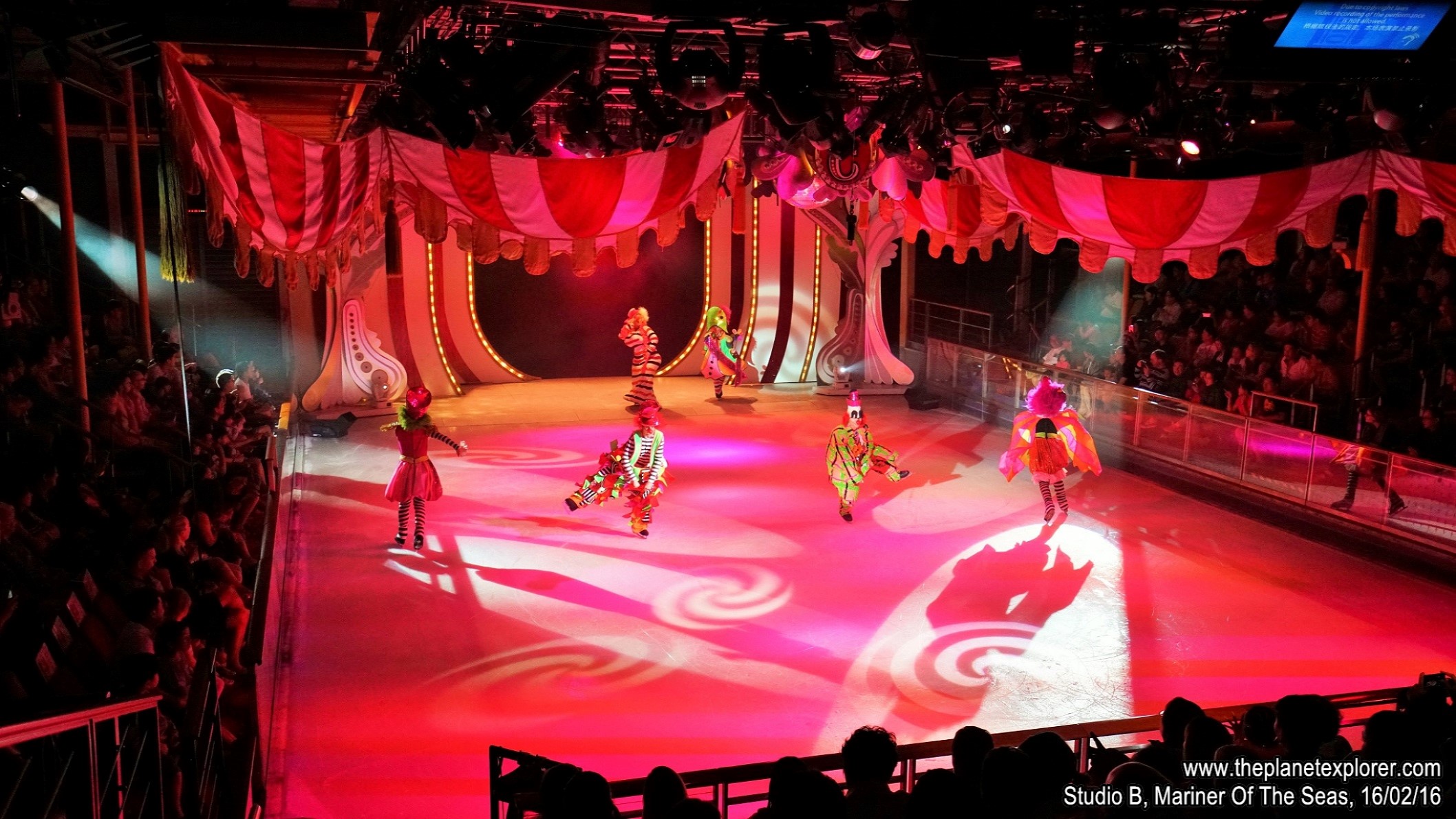 2016-02-16_1827_Mariner Of The Seas_Studio B_Ice Under The Big Top_DSC04146_s7R2_LR_@www