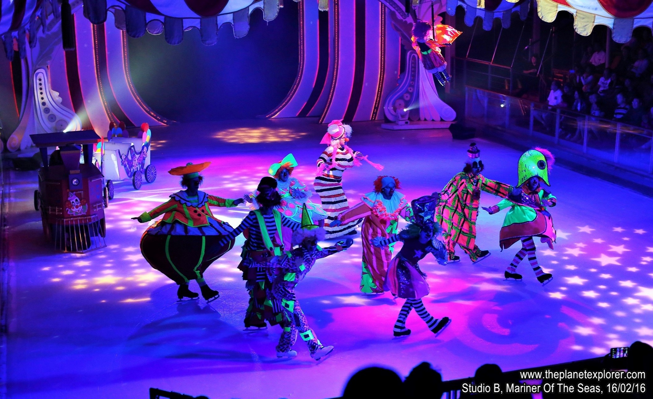 2016-02-16_1829_Mariner Of The Seas_Studio B_Ice Under The Big Top_Q03A8276_c5DMk3_LR_@www